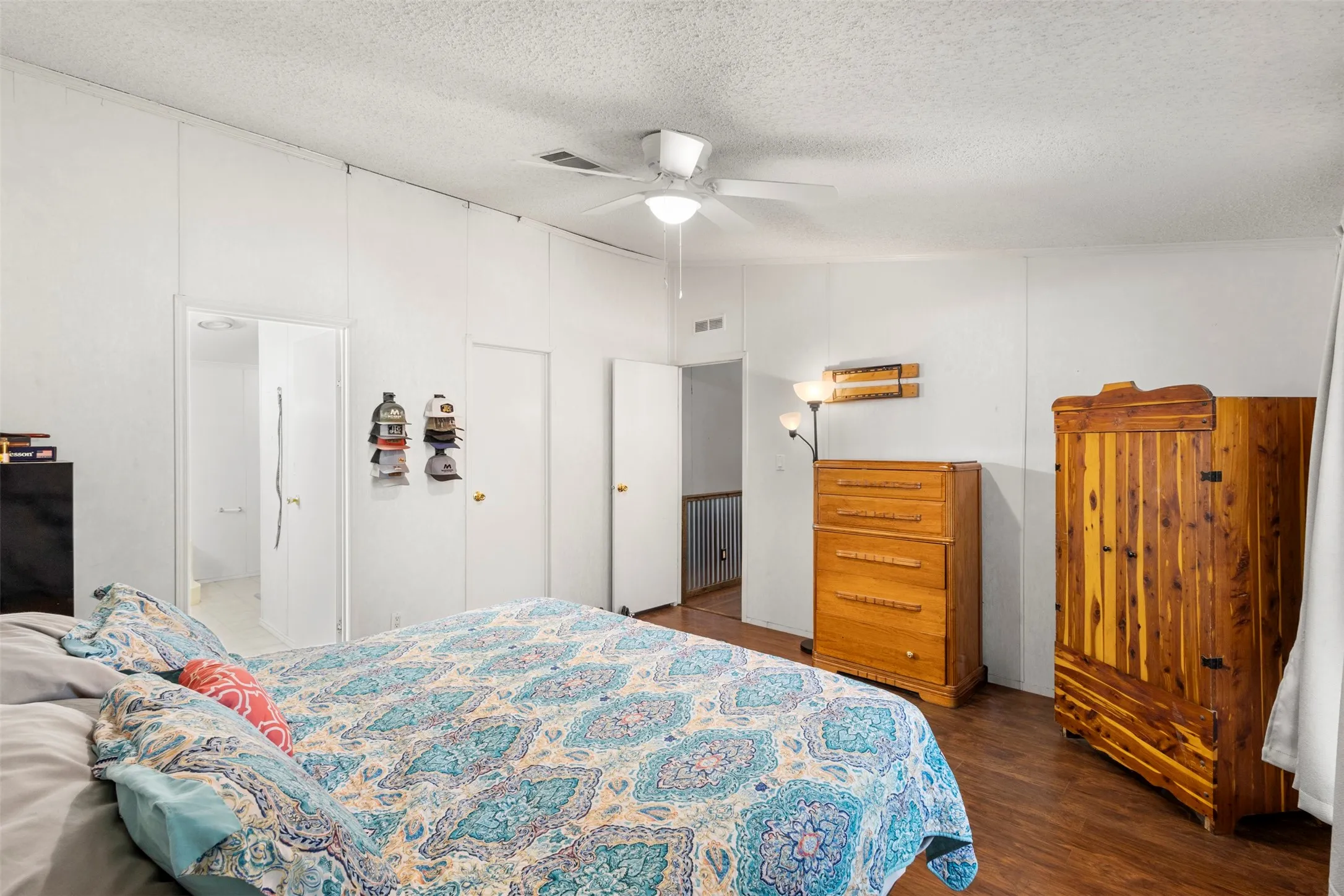 Mobile Home For Sale in Johnson County , 7821 Fm 3136, Alvarado, Texas 76009, 3 Bedroom, 2 Bathroom, Garage spaces, 1,420 Sqft, built in 1999, mls#21332661, Real Estate Agent in Alvarado, Homes For Sale in Johnson county, Homes For Sale in Alvarado, Realtor in Alvarado Texas, Real Estate Brokerage Independent Realty Texas, Luminita Cordes Realtor