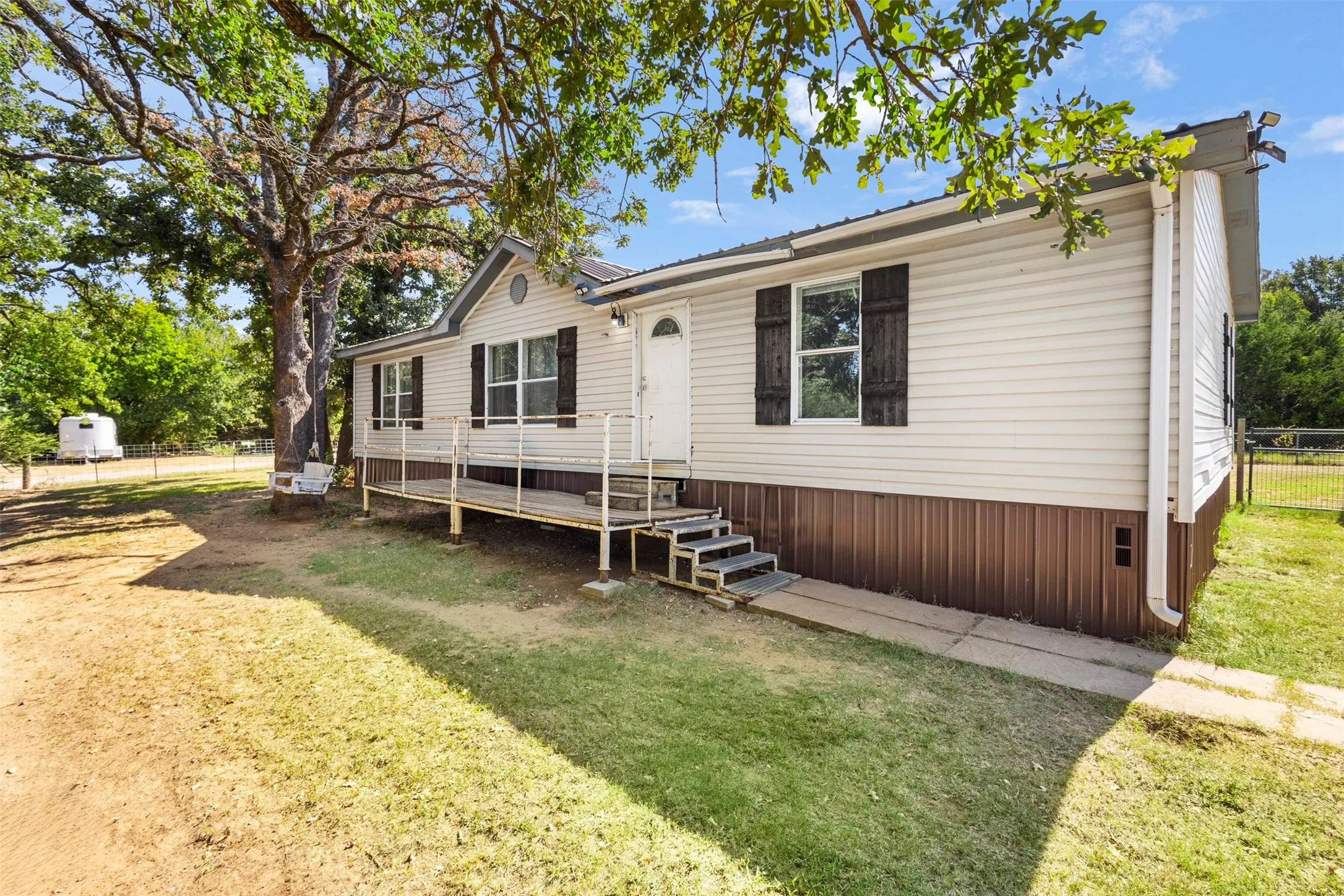 Mobile Home For Sale in Johnson County , 7821 Fm 3136, Alvarado, Texas 76009, 3 Bedroom, 2 Bathroom, Garage spaces, 1,420 Sqft, built in 1999, mls#21332661, Real Estate Agent in Alvarado, Homes For Sale in Johnson county, Homes For Sale in Alvarado, Realtor in Alvarado Texas, Real Estate Brokerage Independent Realty Texas, Luminita Cordes Realtor
