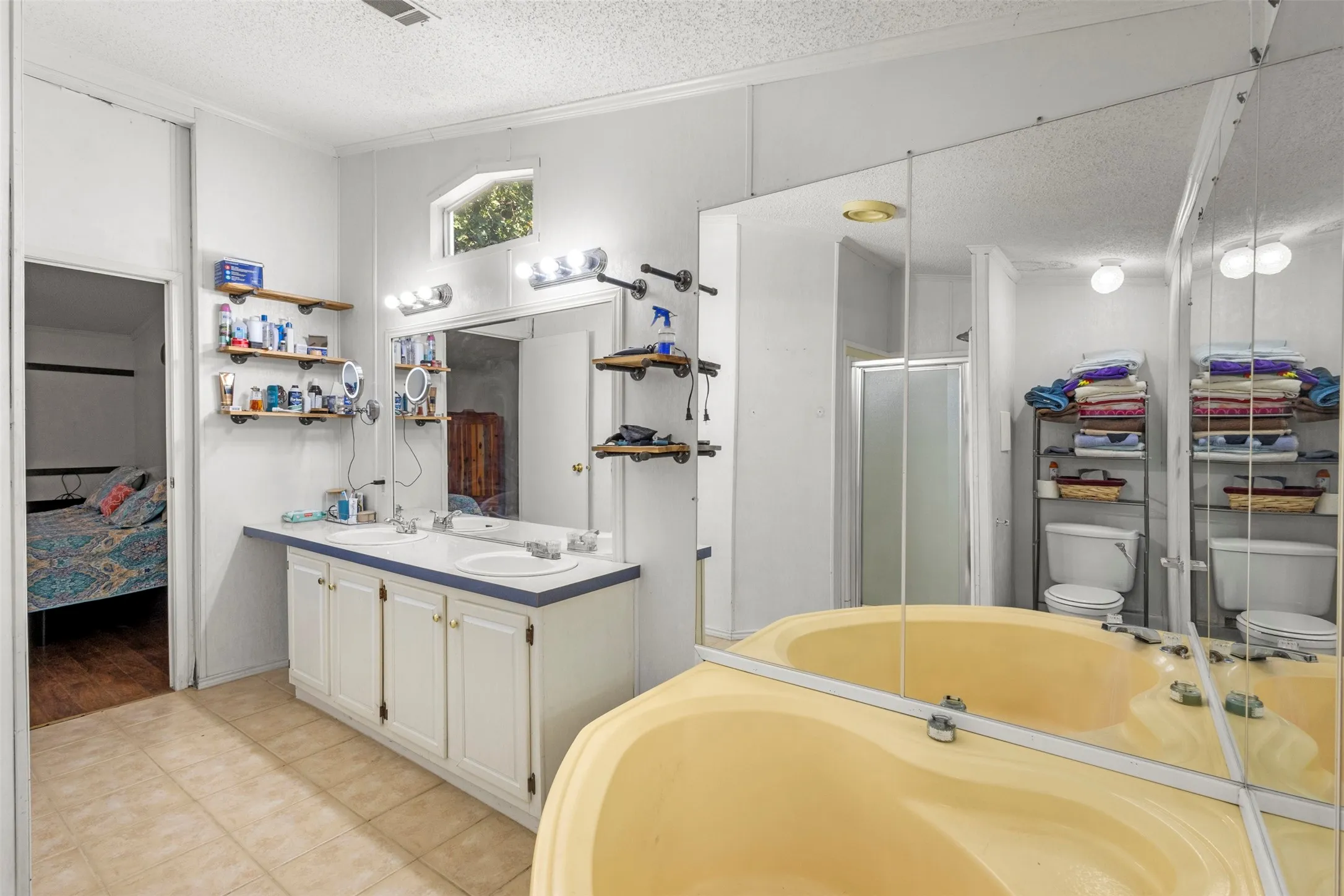 Mobile Home For Sale in Johnson County , 7821 Fm 3136, Alvarado, Texas 76009, 3 Bedroom, 2 Bathroom, Garage spaces, 1,420 Sqft, built in 1999, mls#21332661, Real Estate Agent in Alvarado, Homes For Sale in Johnson county, Homes For Sale in Alvarado, Realtor in Alvarado Texas, Real Estate Brokerage Independent Realty Texas, Luminita Cordes Realtor