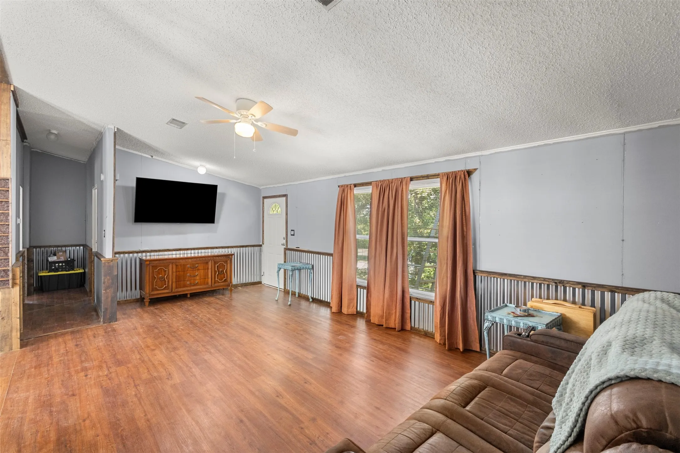 Mobile Home For Sale in Johnson County , 7821 Fm 3136, Alvarado, Texas 76009, 3 Bedroom, 2 Bathroom, Garage spaces, 1,420 Sqft, built in 1999, mls#21332661, Real Estate Agent in Alvarado, Homes For Sale in Johnson county, Homes For Sale in Alvarado, Realtor in Alvarado Texas, Real Estate Brokerage Independent Realty Texas, Luminita Cordes Realtor