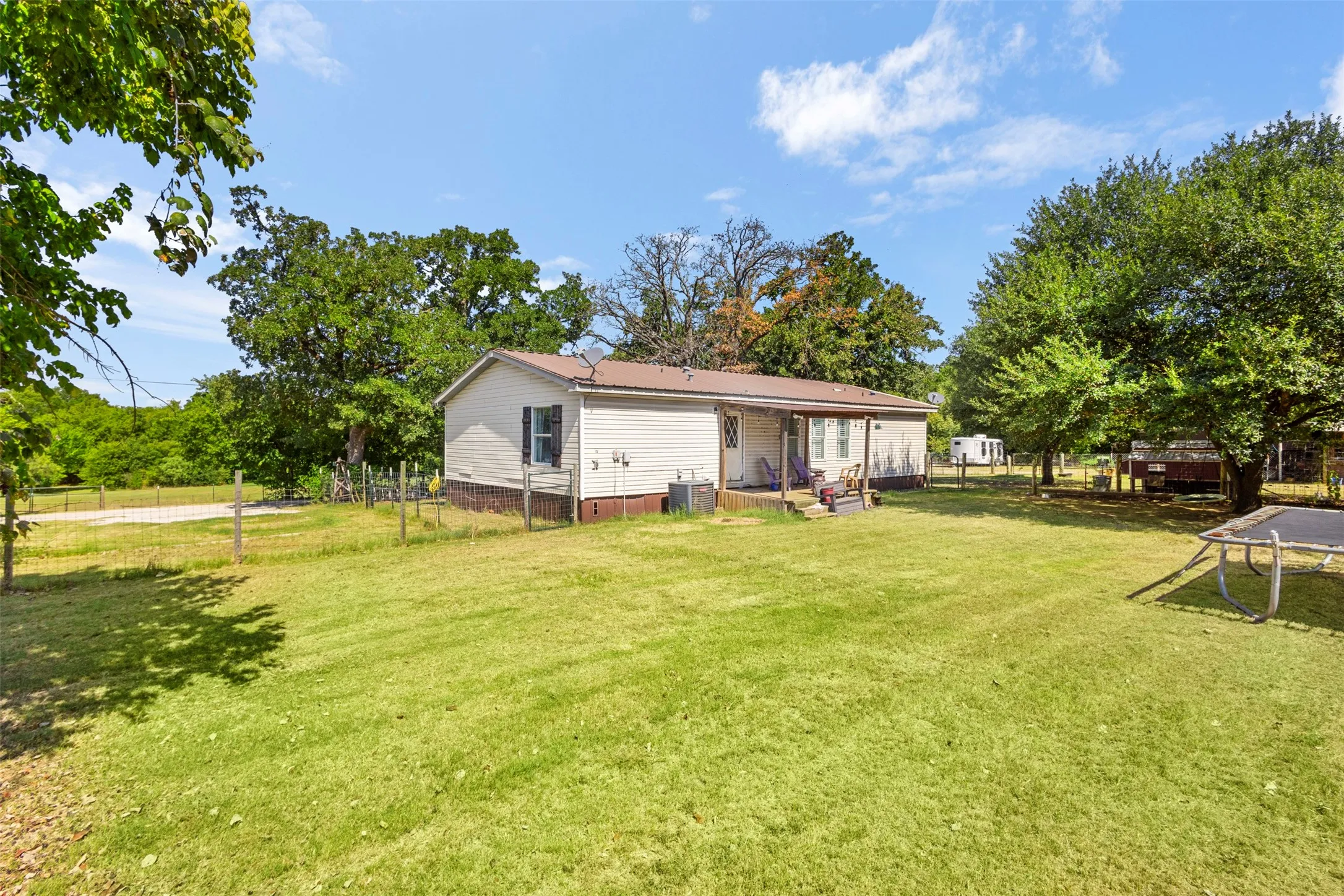 Mobile Home For Sale in Johnson County , 7821 Fm 3136, Alvarado, Texas 76009, 3 Bedroom, 2 Bathroom, Garage spaces, 1,420 Sqft, built in 1999, mls#21332661, Real Estate Agent in Alvarado, Homes For Sale in Johnson county, Homes For Sale in Alvarado, Realtor in Alvarado Texas, Real Estate Brokerage Independent Realty Texas, Luminita Cordes Realtor