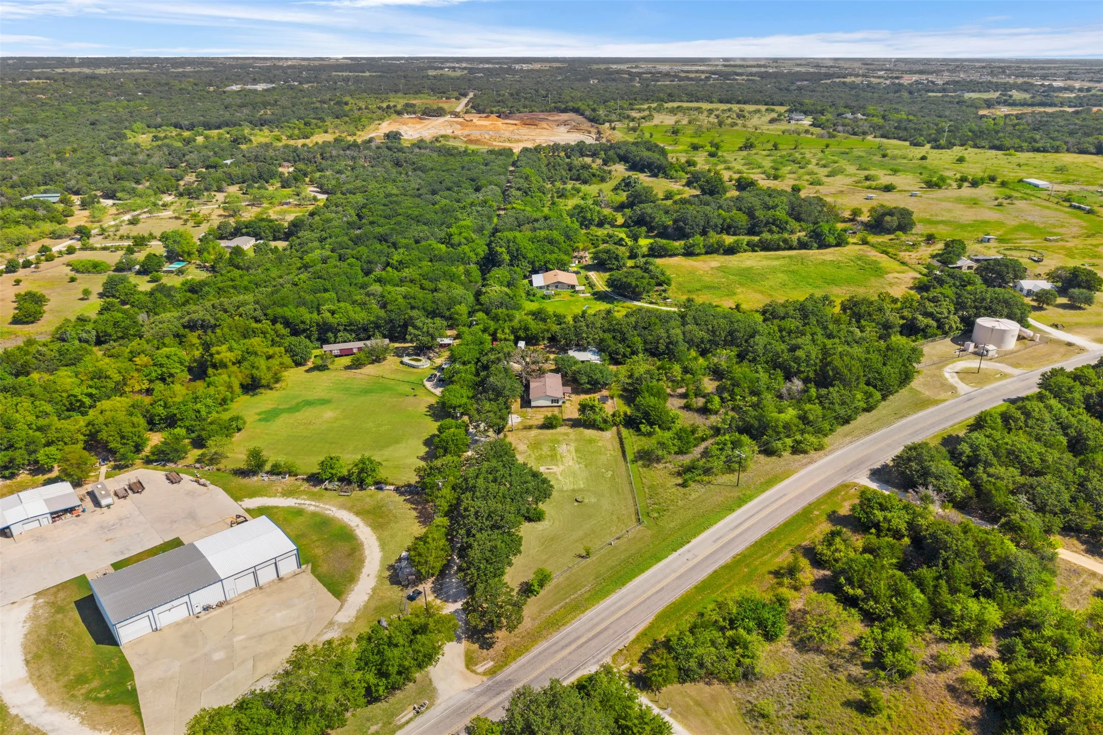 Mobile Home For Sale in Johnson County , 7821 Fm 3136, Alvarado, Texas 76009, 3 Bedroom, 2 Bathroom, Garage spaces, 1,420 Sqft, built in 1999, mls#21332661, Real Estate Agent in Alvarado, Homes For Sale in Johnson county, Homes For Sale in Alvarado, Realtor in Alvarado Texas, Real Estate Brokerage Independent Realty Texas, Luminita Cordes Realtor
