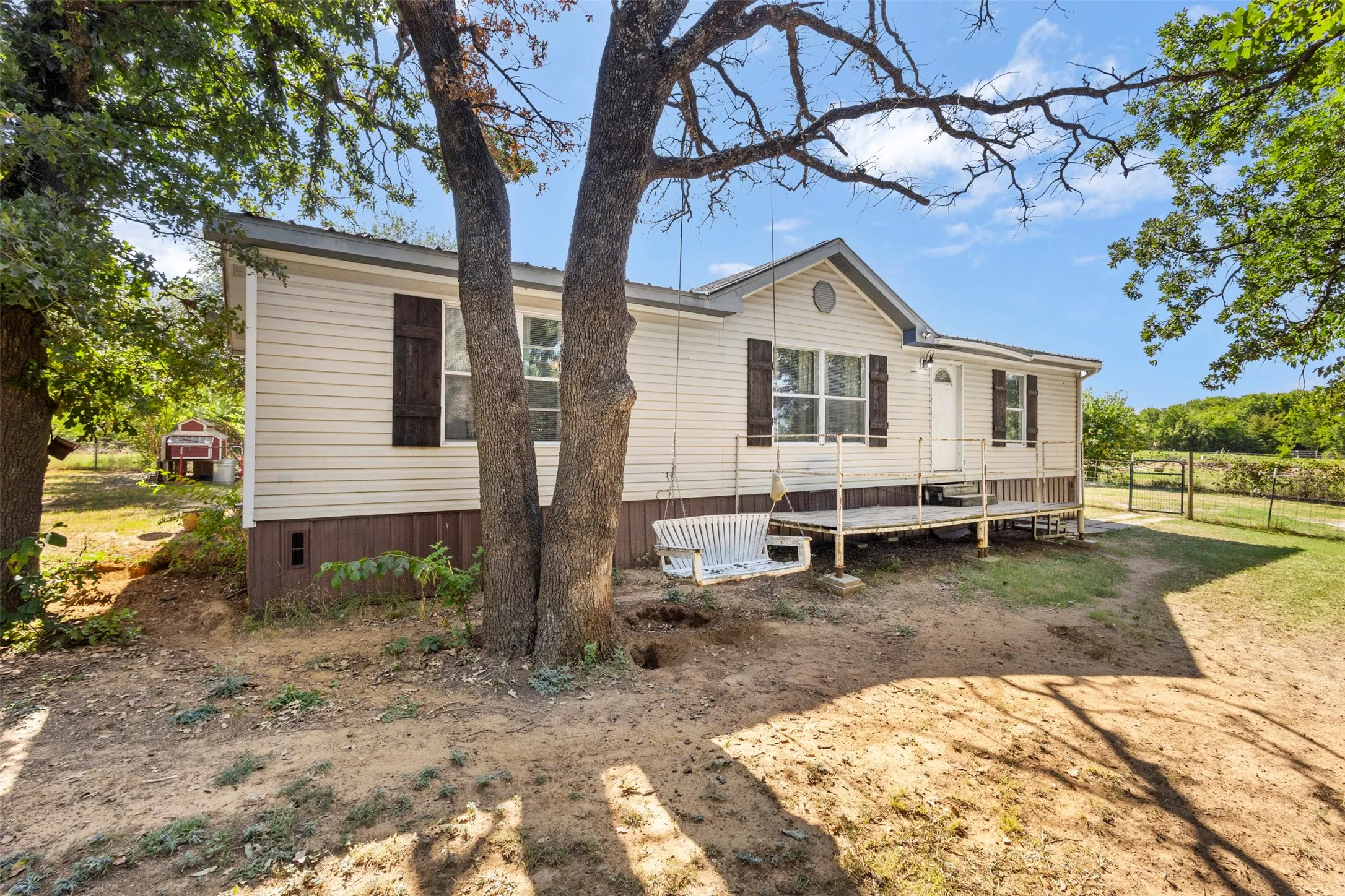 Mobile Home For Sale in Johnson County , 7821 Fm 3136, Alvarado, Texas 76009, 3 Bedroom, 2 Bathroom, Garage spaces, 1,420 Sqft, built in 1999, mls#21332661, Real Estate Agent in Alvarado, Homes For Sale in Johnson county, Homes For Sale in Alvarado, Realtor in Alvarado Texas, Real Estate Brokerage Independent Realty Texas, Luminita Cordes Realtor