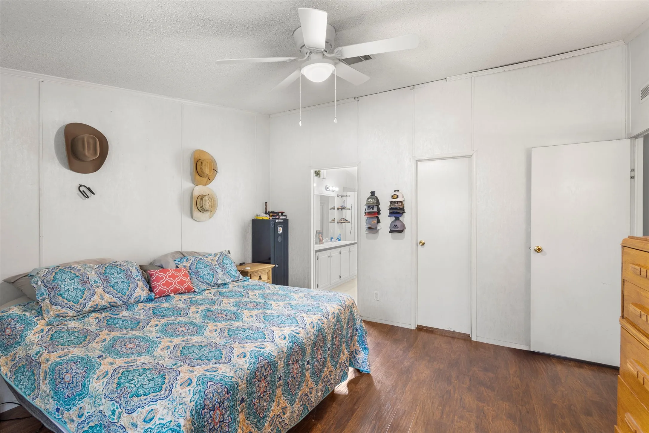 Mobile Home For Sale in Johnson County , 7821 Fm 3136, Alvarado, Texas 76009, 3 Bedroom, 2 Bathroom, Garage spaces, 1,420 Sqft, built in 1999, mls#21332661, Real Estate Agent in Alvarado, Homes For Sale in Johnson county, Homes For Sale in Alvarado, Realtor in Alvarado Texas, Real Estate Brokerage Independent Realty Texas, Luminita Cordes Realtor