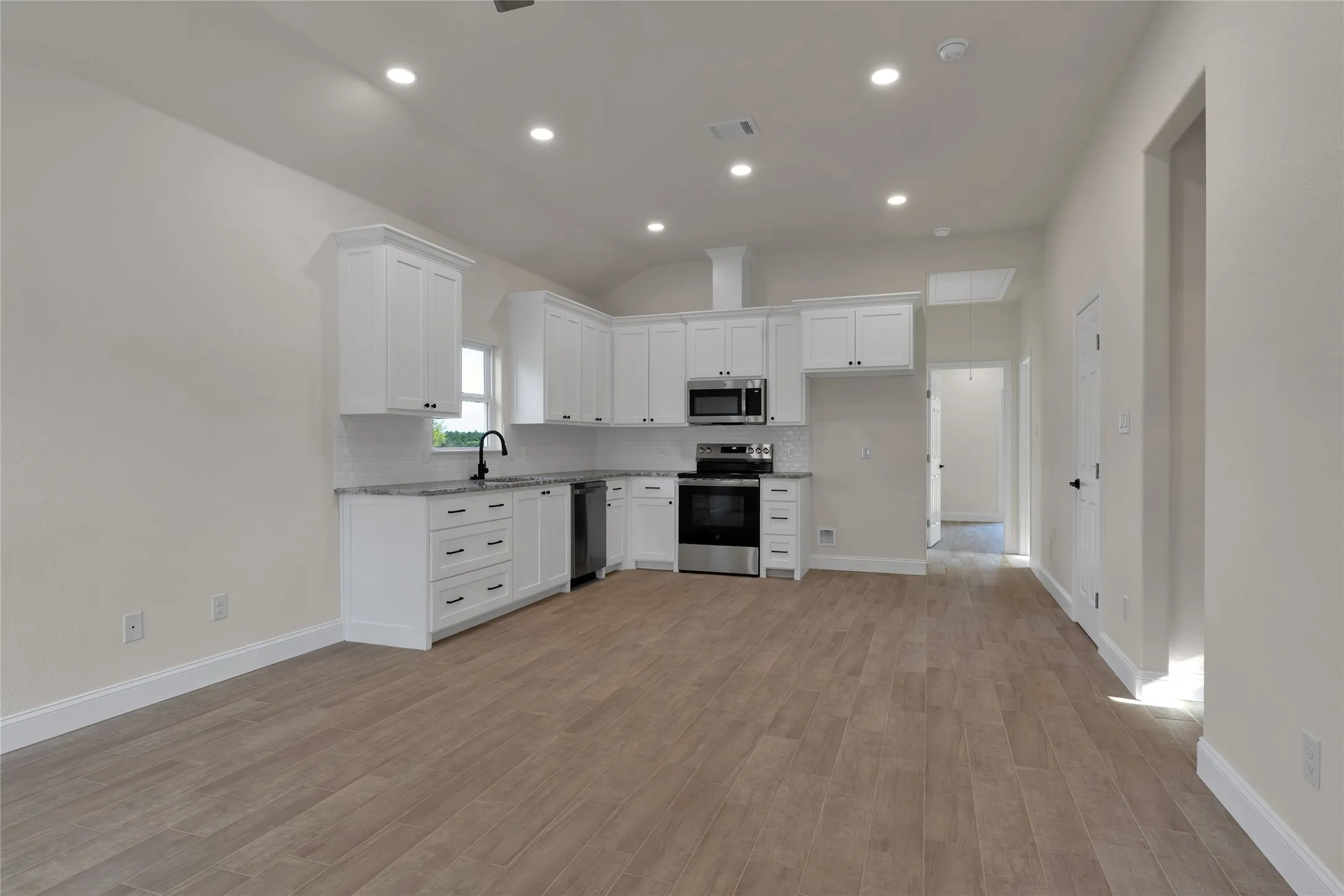 Single Family Residence For Sale in Palo Pinto County , 811 SW 28th Street, Mineral Wells, Texas 76067, 3 Bedroom, 2 Bathroom, Garage spaces, 1,120 Sqft, built in 2026, Price $209,999, mls#21353088, Real Estate Agent in Mineral Wells, Homes For Sale in Palo Pinto county, Homes For Sale in Mineral Wells, Realtor in Mineral Wells Texas, Real Estate Brokerage Independent Realty Texas, Luminita Cordes Realtor