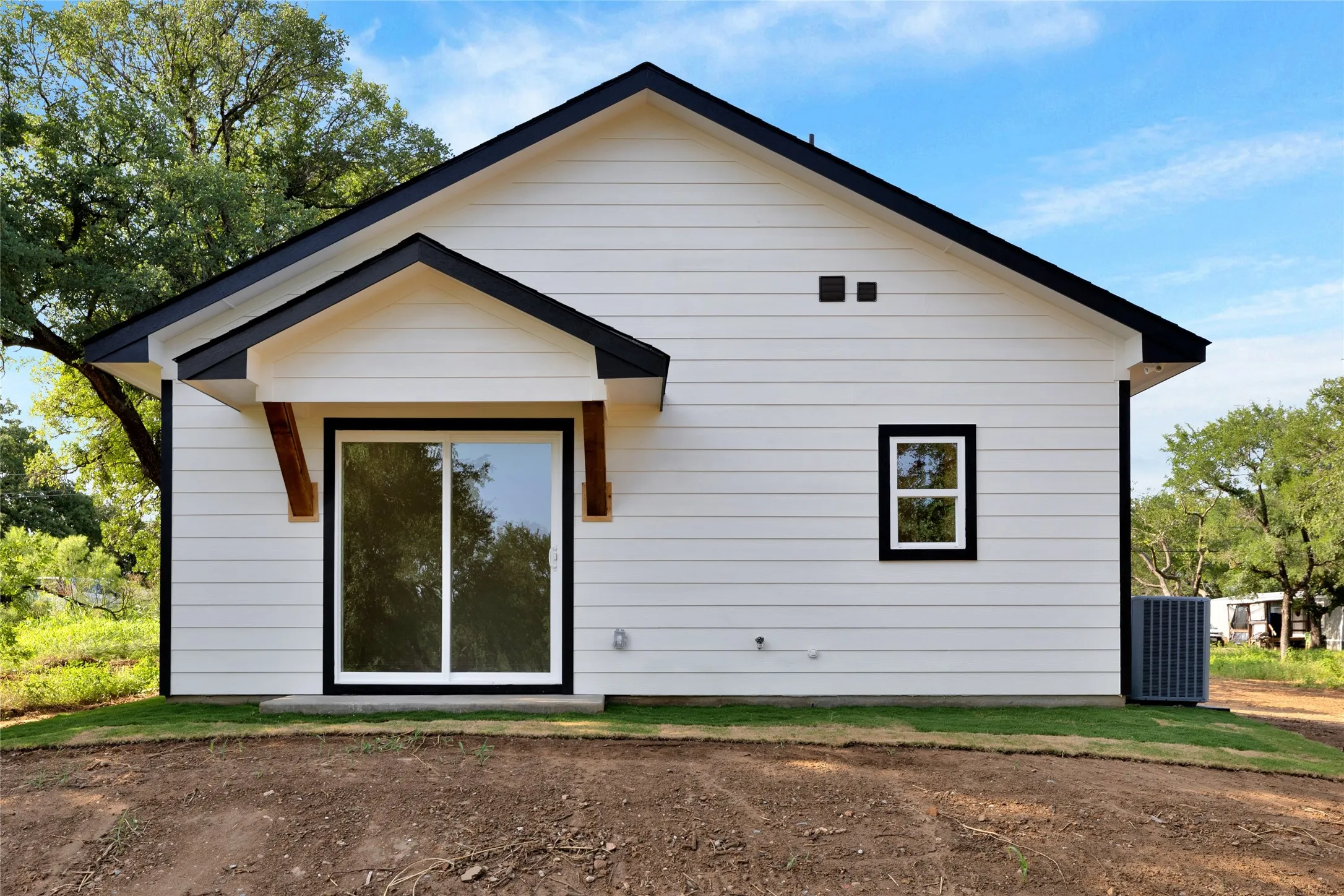 Single Family Residence For Sale in Palo Pinto County , 811 SW 28th Street, Mineral Wells, Texas 76067, 3 Bedroom, 2 Bathroom, Garage spaces, 1,120 Sqft, built in 2026, Price $209,999, mls#21353088, Real Estate Agent in Mineral Wells, Homes For Sale in Palo Pinto county, Homes For Sale in Mineral Wells, Realtor in Mineral Wells Texas, Real Estate Brokerage Independent Realty Texas, Luminita Cordes Realtor