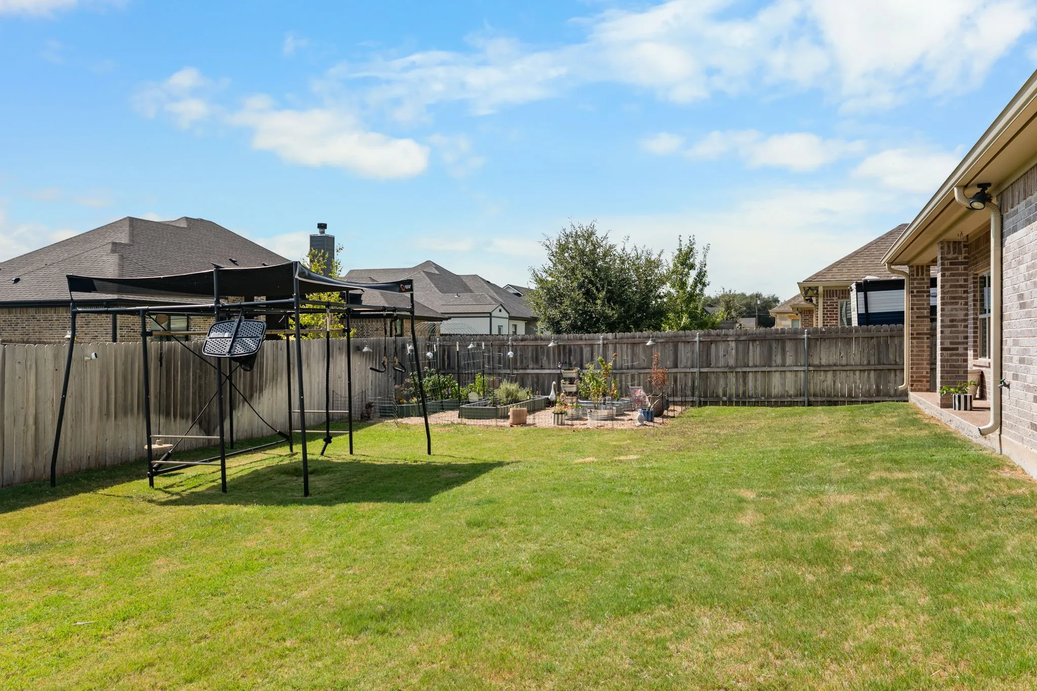 Single Family Residence For Sale in Mc Lennan County , 717 Wintergreen Drive, Hewitt, Texas 76643, 4 Bedroom, 2 Bathroom, 2 Garage spaces, 2,325 Sqft, built in 2020, mls#21352846, Real Estate Agent in Hewitt, Homes For Sale in Mc Lennan county, Homes For Sale in Hewitt, Realtor in Hewitt Texas, Real Estate Brokerage Independent Realty Texas, Luminita Cordes Realtor