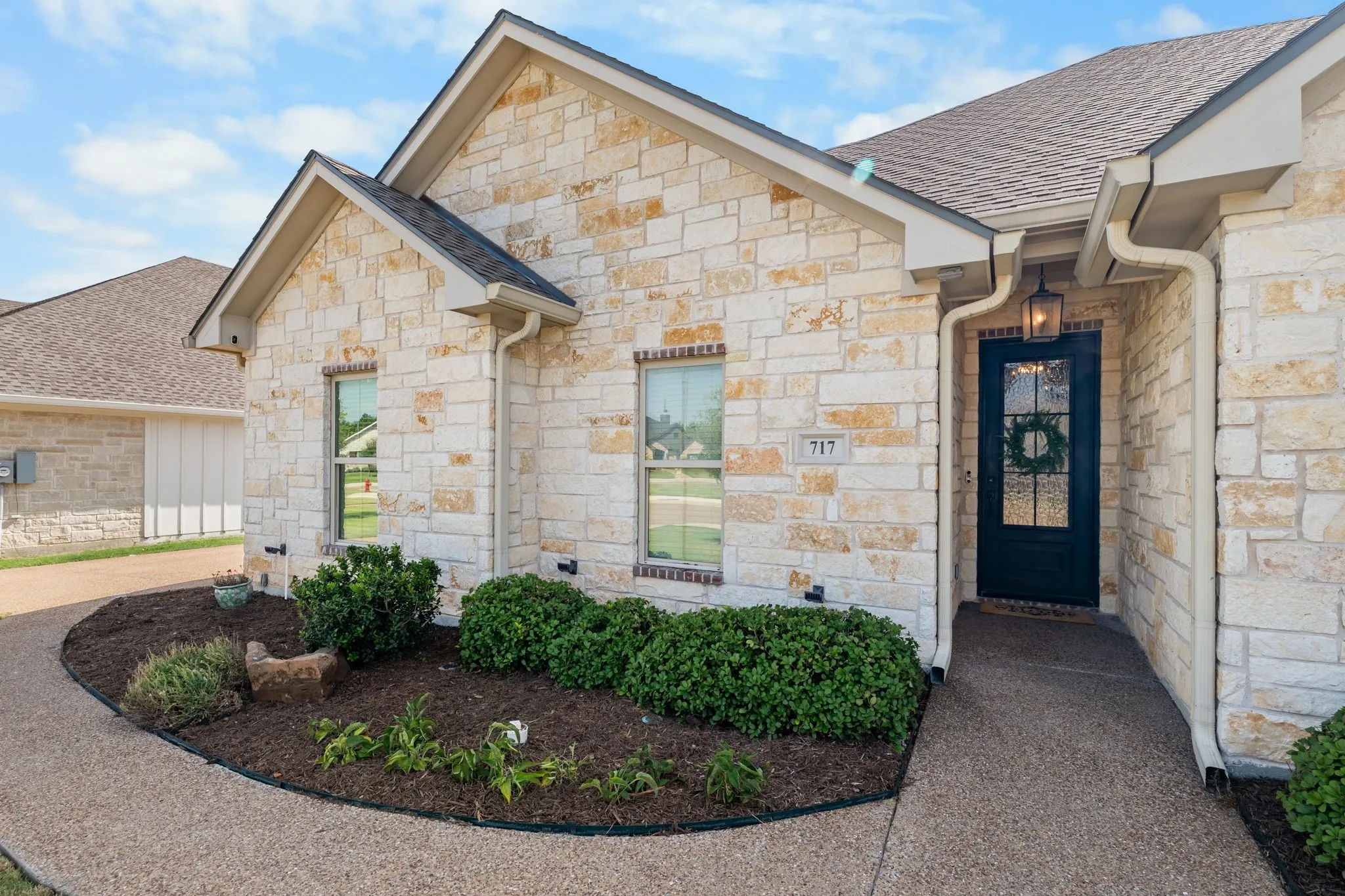 Single Family Residence For Sale in Mc Lennan County , 717 Wintergreen Drive, Hewitt, Texas 76643, 4 Bedroom, 2 Bathroom, 2 Garage spaces, 2,325 Sqft, built in 2020, mls#21352846, Real Estate Agent in Hewitt, Homes For Sale in Mc Lennan county, Homes For Sale in Hewitt, Realtor in Hewitt Texas, Real Estate Brokerage Independent Realty Texas, Luminita Cordes Realtor