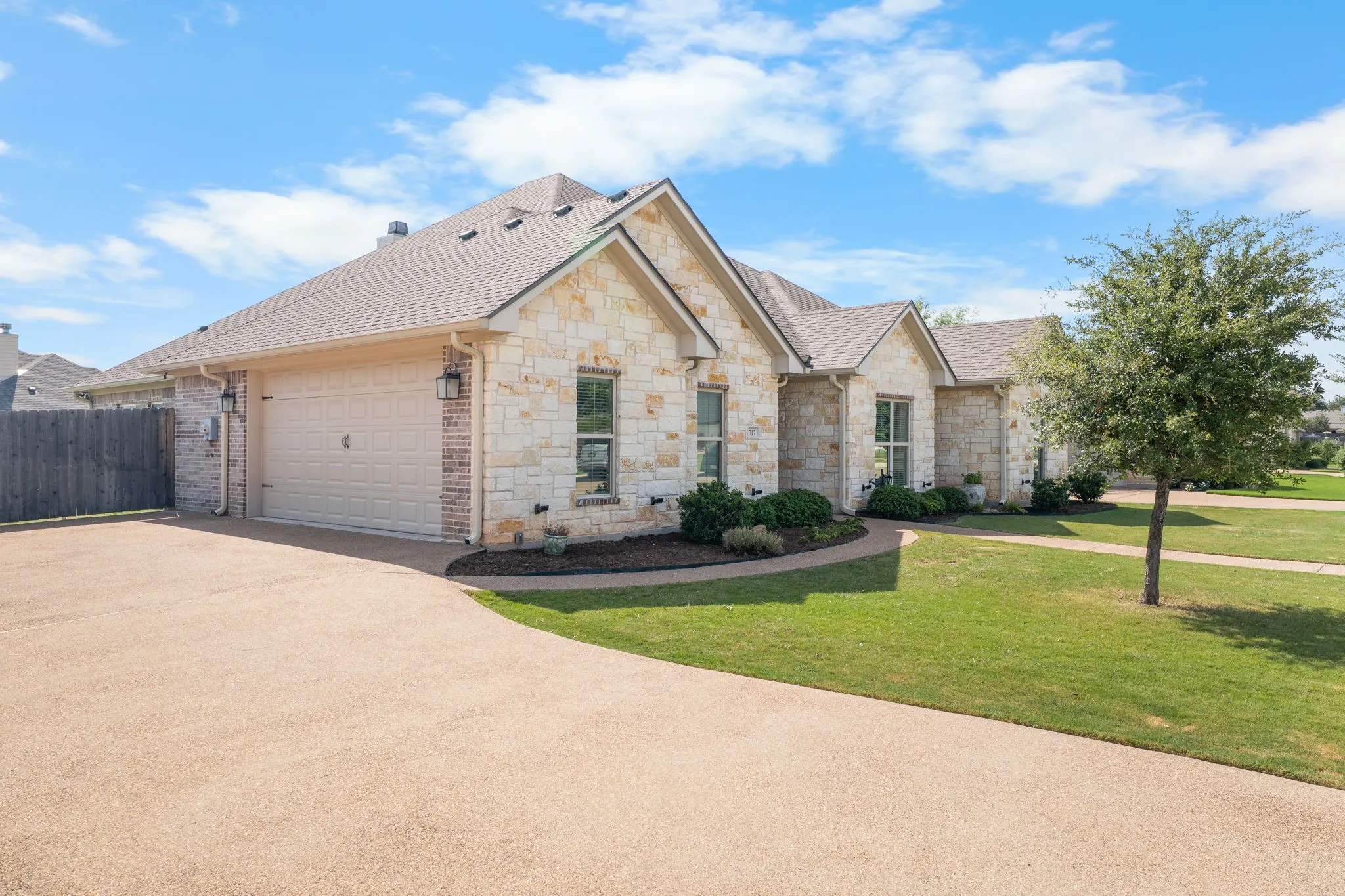 Single Family Residence For Sale in Mc Lennan County , 717 Wintergreen Drive, Hewitt, Texas 76643, 4 Bedroom, 2 Bathroom, 2 Garage spaces, 2,325 Sqft, built in 2020, mls#21352846, Real Estate Agent in Hewitt, Homes For Sale in Mc Lennan county, Homes For Sale in Hewitt, Realtor in Hewitt Texas, Real Estate Brokerage Independent Realty Texas, Luminita Cordes Realtor
