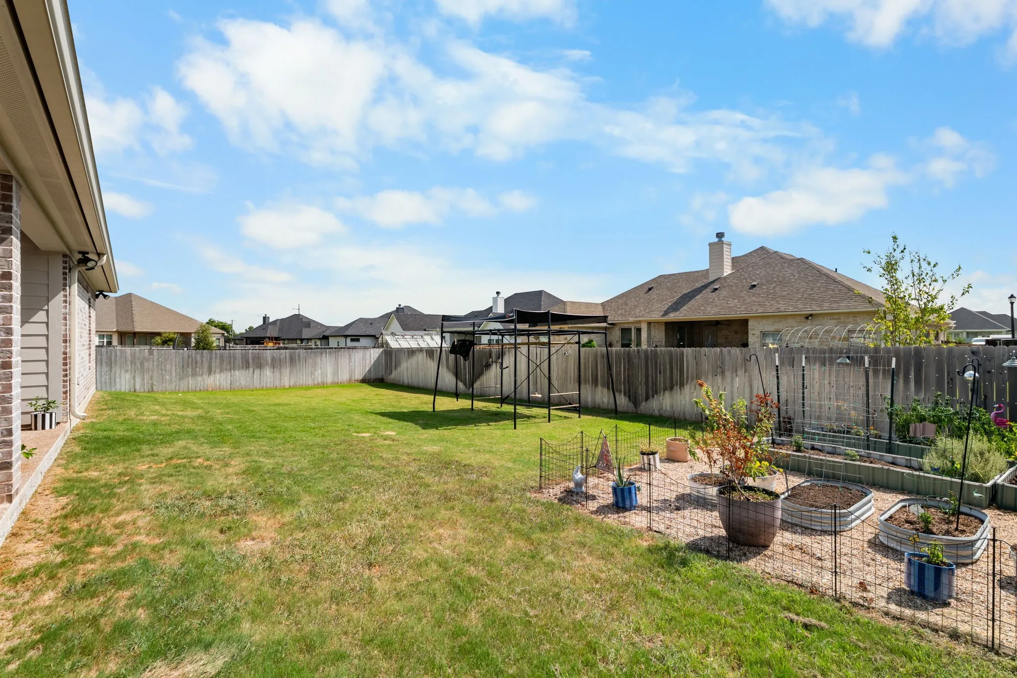 Single Family Residence For Sale in Mc Lennan County , 717 Wintergreen Drive, Hewitt, Texas 76643, 4 Bedroom, 2 Bathroom, 2 Garage spaces, 2,325 Sqft, built in 2020, mls#21352846, Real Estate Agent in Hewitt, Homes For Sale in Mc Lennan county, Homes For Sale in Hewitt, Realtor in Hewitt Texas, Real Estate Brokerage Independent Realty Texas, Luminita Cordes Realtor