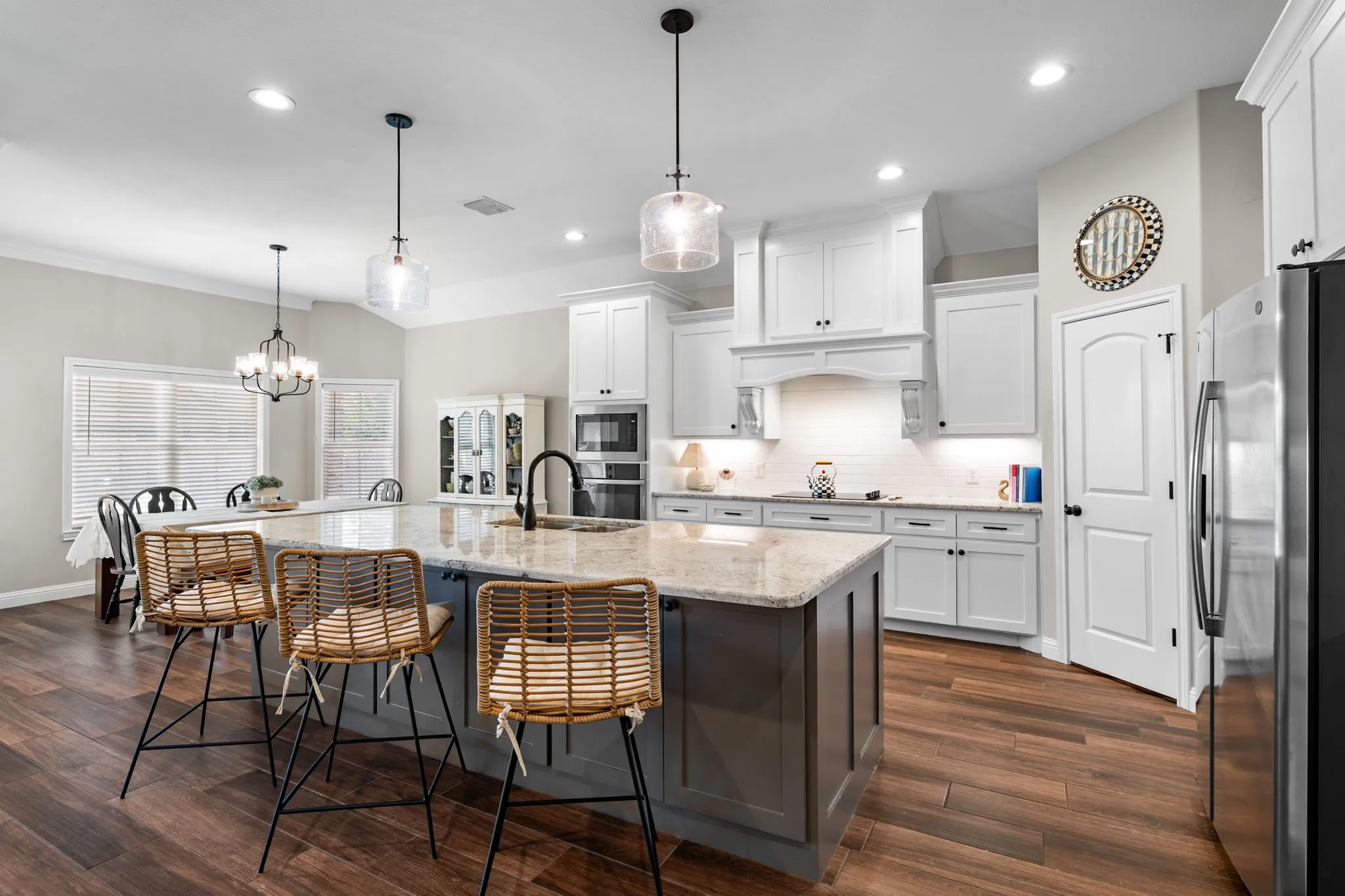 Single Family Residence For Sale in Mc Lennan County , 717 Wintergreen Drive, Hewitt, Texas 76643, 4 Bedroom, 2 Bathroom, 2 Garage spaces, 2,325 Sqft, built in 2020, mls#21352846, Real Estate Agent in Hewitt, Homes For Sale in Mc Lennan county, Homes For Sale in Hewitt, Realtor in Hewitt Texas, Real Estate Brokerage Independent Realty Texas, Luminita Cordes Realtor