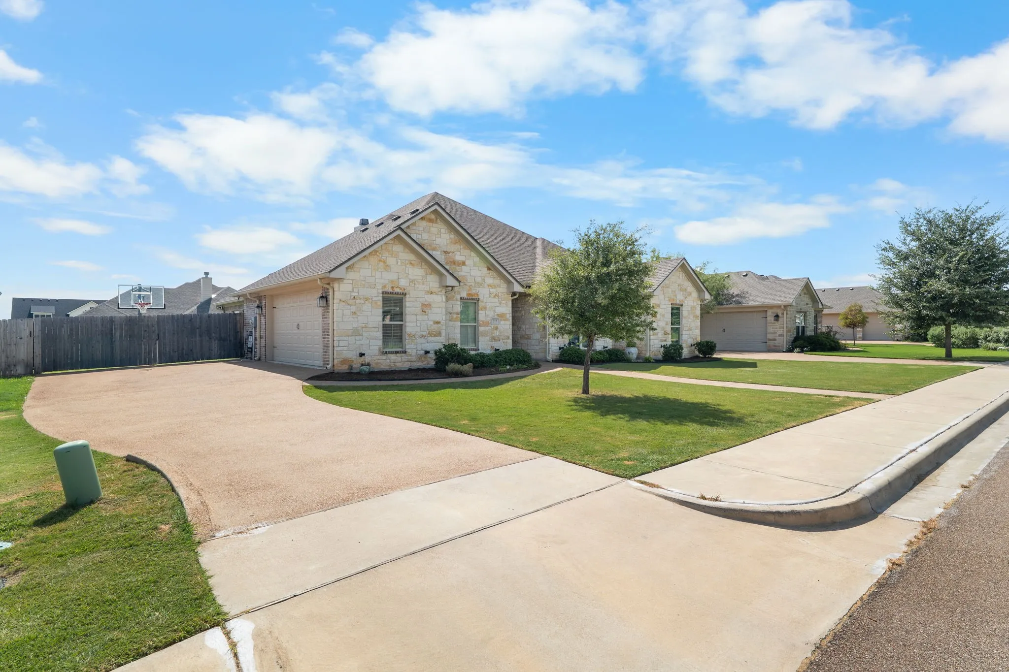 Single Family Residence For Sale in Mc Lennan County , 717 Wintergreen Drive, Hewitt, Texas 76643, 4 Bedroom, 2 Bathroom, 2 Garage spaces, 2,325 Sqft, built in 2020, mls#21352846, Real Estate Agent in Hewitt, Homes For Sale in Mc Lennan county, Homes For Sale in Hewitt, Realtor in Hewitt Texas, Real Estate Brokerage Independent Realty Texas, Luminita Cordes Realtor