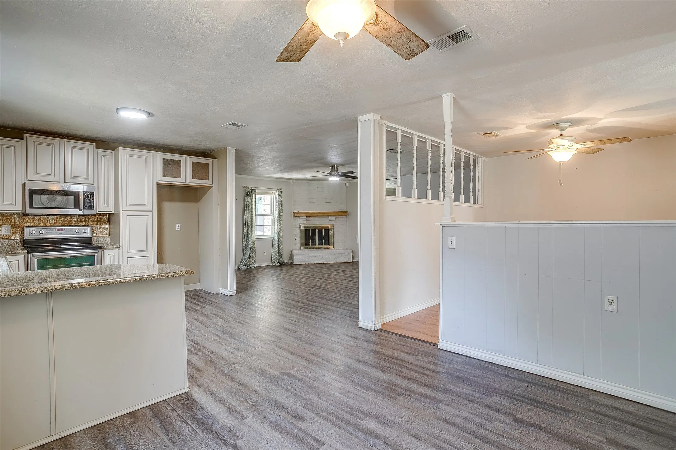 Single Family Residence For Sale in Dallas County , 2617 Magnolia Drive, Irving, Texas 75062, 4 Bedroom, 2 Bathroom, 2 Garage spaces, 2,318 Sqft, built in 1967, mls#21352412, Real Estate Agent in Irving, Homes For Sale in Dallas county, Homes For Sale in Irving, Realtor in Irving Texas, Real Estate Brokerage Independent Realty Texas, Luminita Cordes Realtor