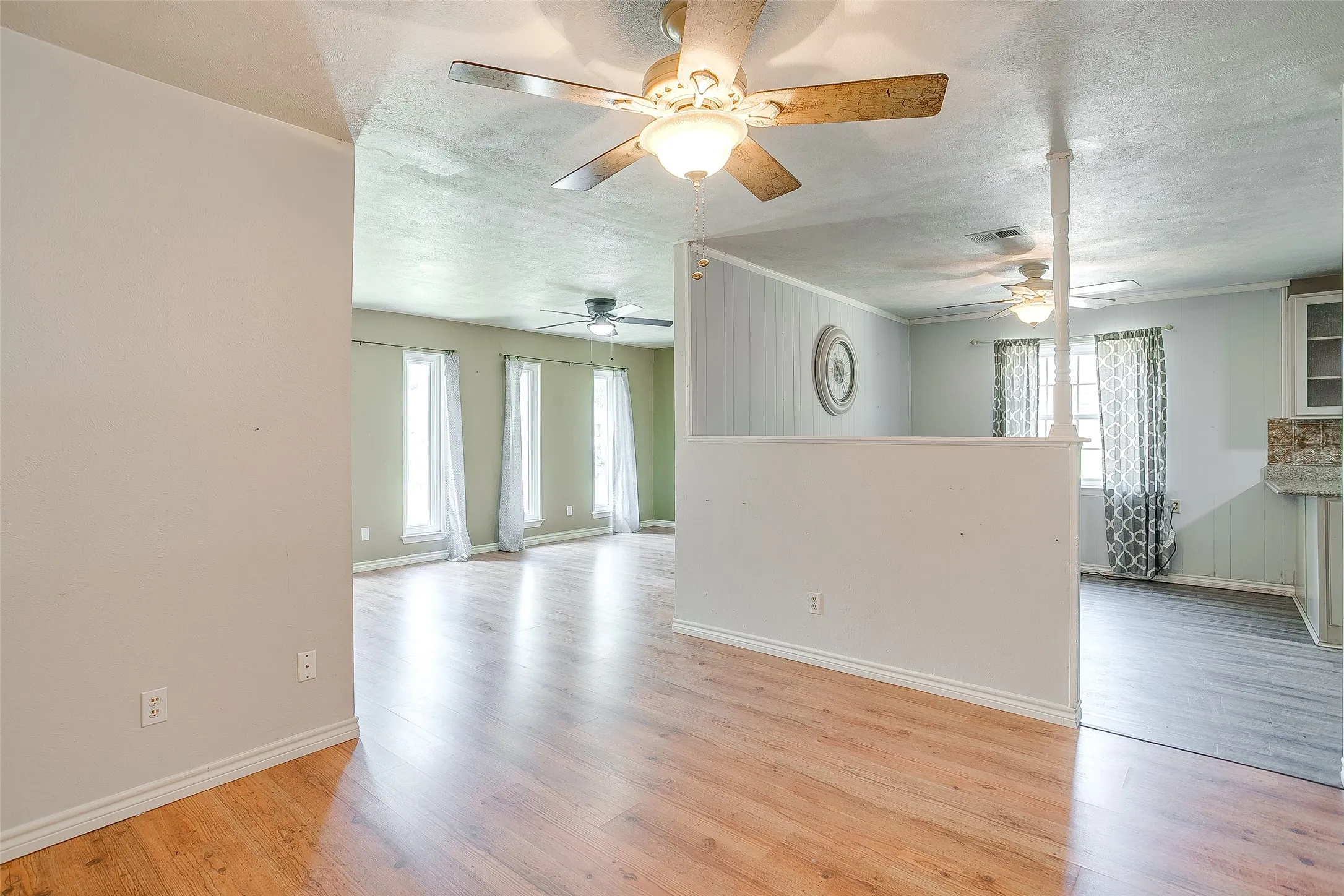 Single Family Residence For Sale in Dallas County , 2617 Magnolia Drive, Irving, Texas 75062, 4 Bedroom, 2 Bathroom, 2 Garage spaces, 2,318 Sqft, built in 1967, mls#21352412, Real Estate Agent in Irving, Homes For Sale in Dallas county, Homes For Sale in Irving, Realtor in Irving Texas, Real Estate Brokerage Independent Realty Texas, Luminita Cordes Realtor