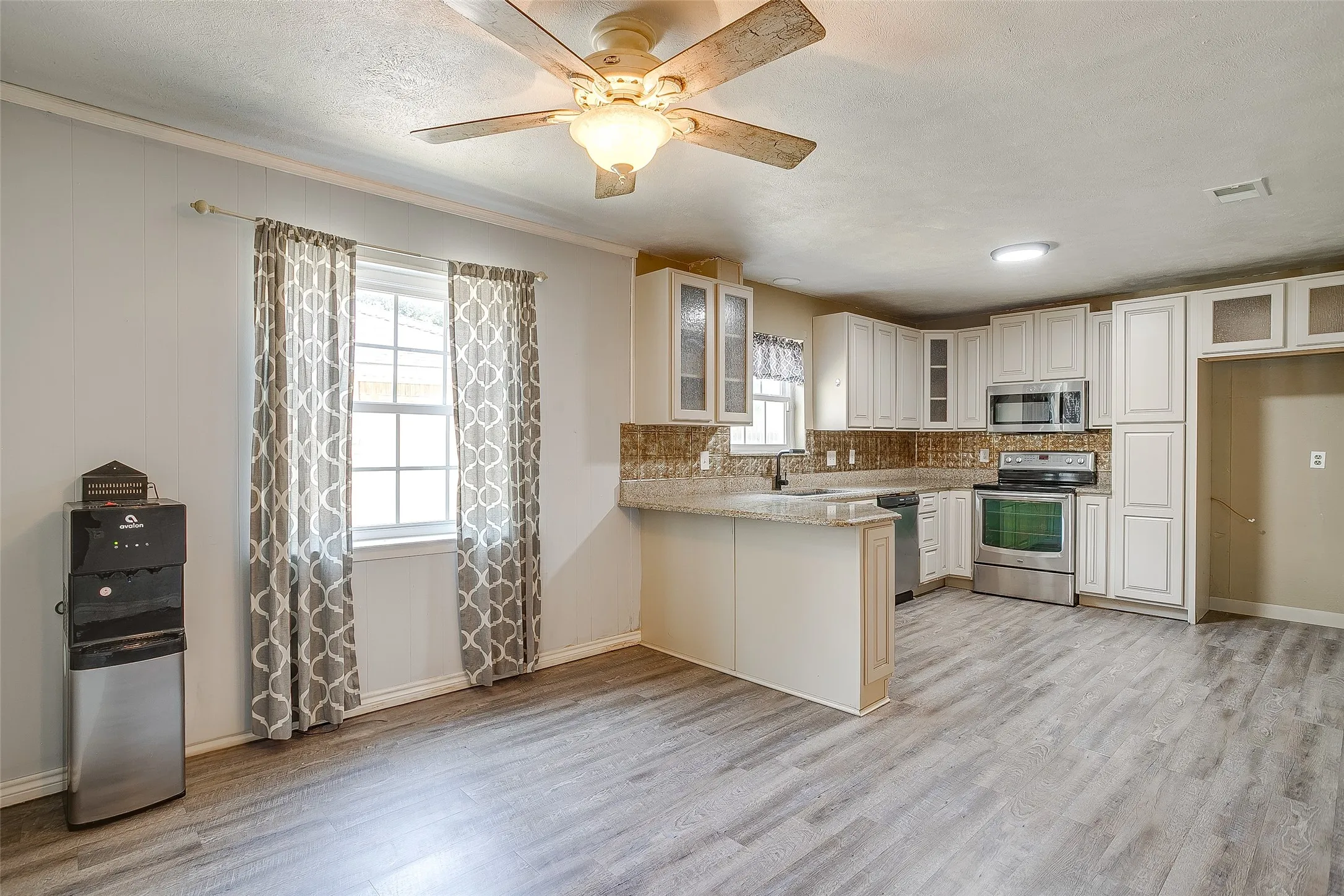 Single Family Residence For Sale in Dallas County , 2617 Magnolia Drive, Irving, Texas 75062, 4 Bedroom, 2 Bathroom, 2 Garage spaces, 2,318 Sqft, built in 1967, mls#21352412, Real Estate Agent in Irving, Homes For Sale in Dallas county, Homes For Sale in Irving, Realtor in Irving Texas, Real Estate Brokerage Independent Realty Texas, Luminita Cordes Realtor