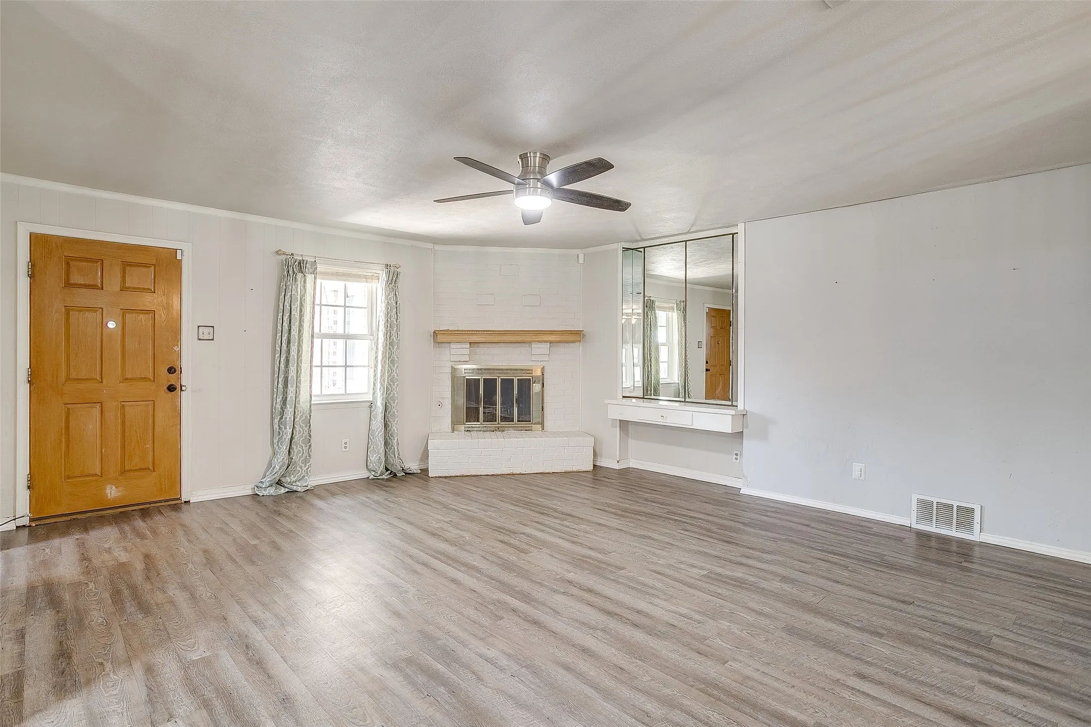 Single Family Residence For Sale in Dallas County , 2617 Magnolia Drive, Irving, Texas 75062, 4 Bedroom, 2 Bathroom, 2 Garage spaces, 2,318 Sqft, built in 1967, mls#21352412, Real Estate Agent in Irving, Homes For Sale in Dallas county, Homes For Sale in Irving, Realtor in Irving Texas, Real Estate Brokerage Independent Realty Texas, Luminita Cordes Realtor