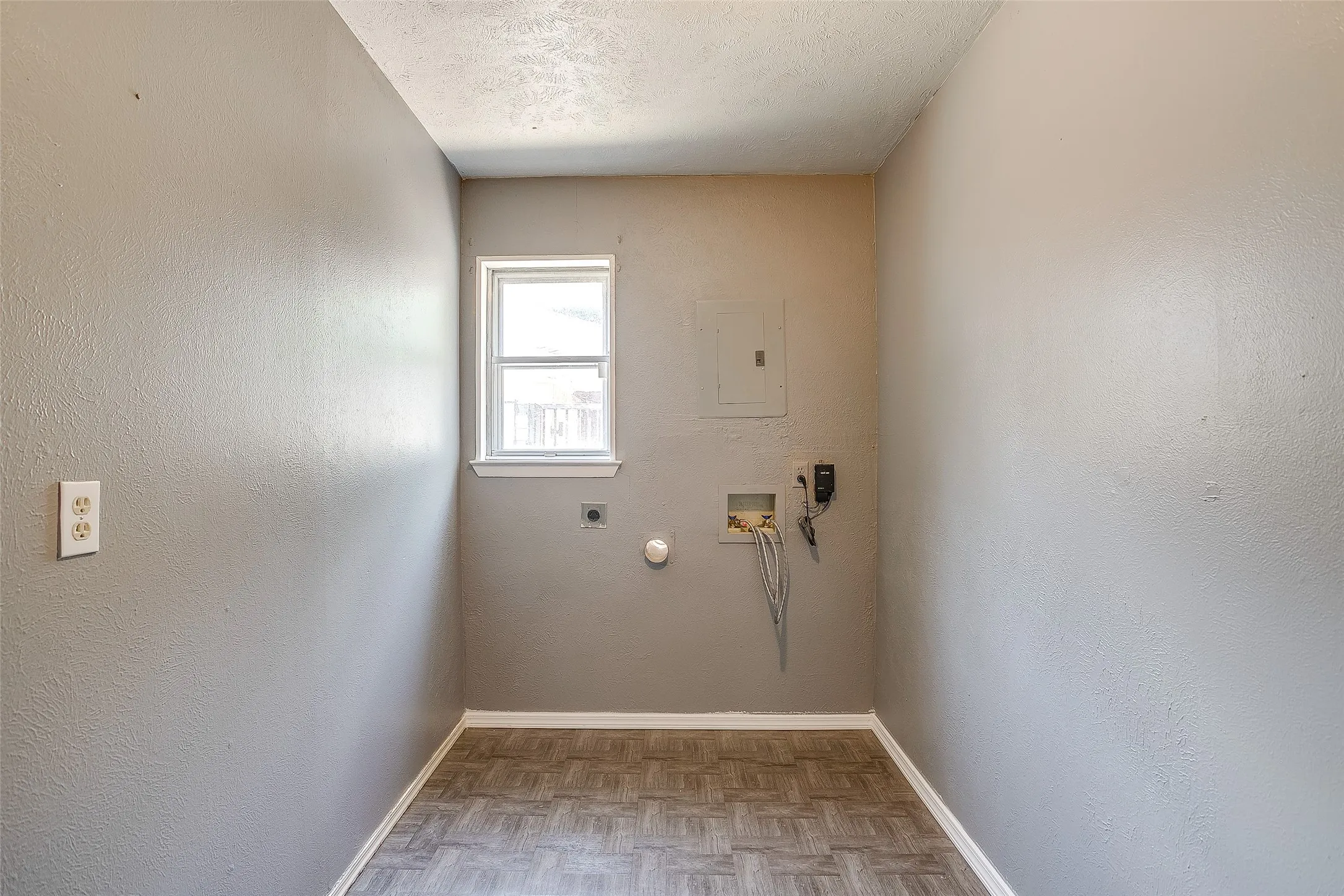 Single Family Residence For Sale in Dallas County , 2617 Magnolia Drive, Irving, Texas 75062, 4 Bedroom, 2 Bathroom, 2 Garage spaces, 2,318 Sqft, built in 1967, mls#21352412, Real Estate Agent in Irving, Homes For Sale in Dallas county, Homes For Sale in Irving, Realtor in Irving Texas, Real Estate Brokerage Independent Realty Texas, Luminita Cordes Realtor