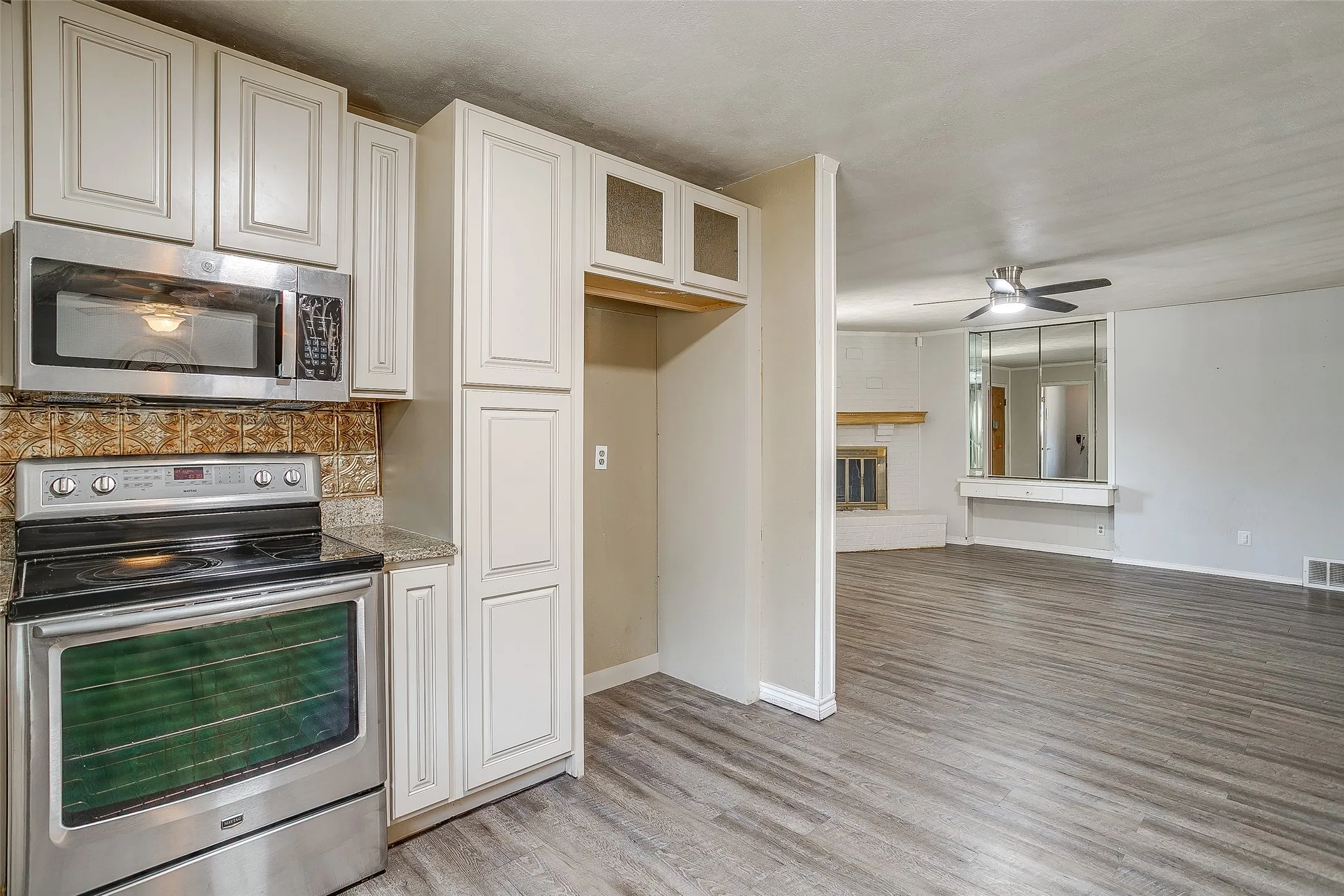 Single Family Residence For Sale in Dallas County , 2617 Magnolia Drive, Irving, Texas 75062, 4 Bedroom, 2 Bathroom, 2 Garage spaces, 2,318 Sqft, built in 1967, mls#21352412, Real Estate Agent in Irving, Homes For Sale in Dallas county, Homes For Sale in Irving, Realtor in Irving Texas, Real Estate Brokerage Independent Realty Texas, Luminita Cordes Realtor