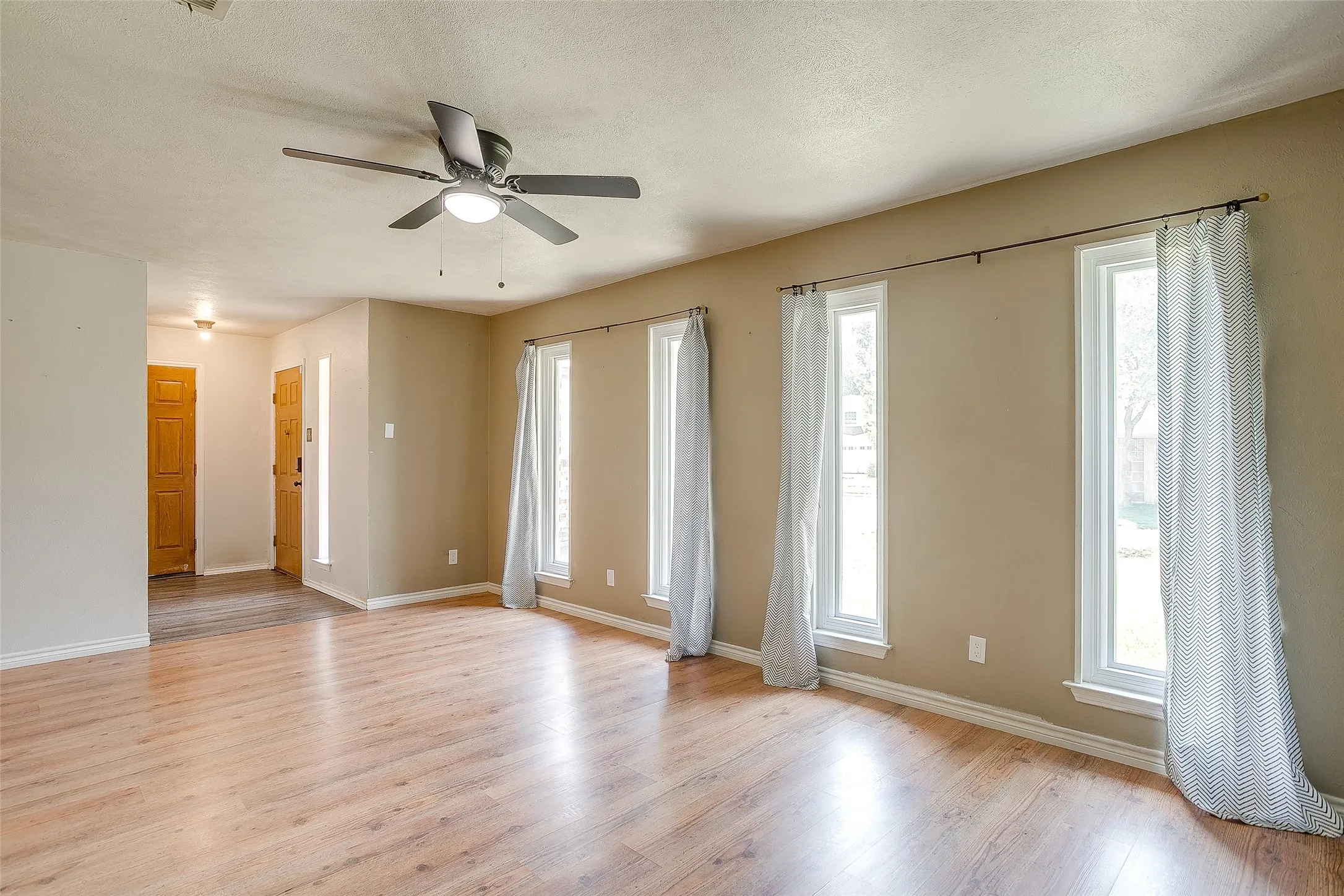 Single Family Residence For Sale in Dallas County , 2617 Magnolia Drive, Irving, Texas 75062, 4 Bedroom, 2 Bathroom, 2 Garage spaces, 2,318 Sqft, built in 1967, mls#21352412, Real Estate Agent in Irving, Homes For Sale in Dallas county, Homes For Sale in Irving, Realtor in Irving Texas, Real Estate Brokerage Independent Realty Texas, Luminita Cordes Realtor