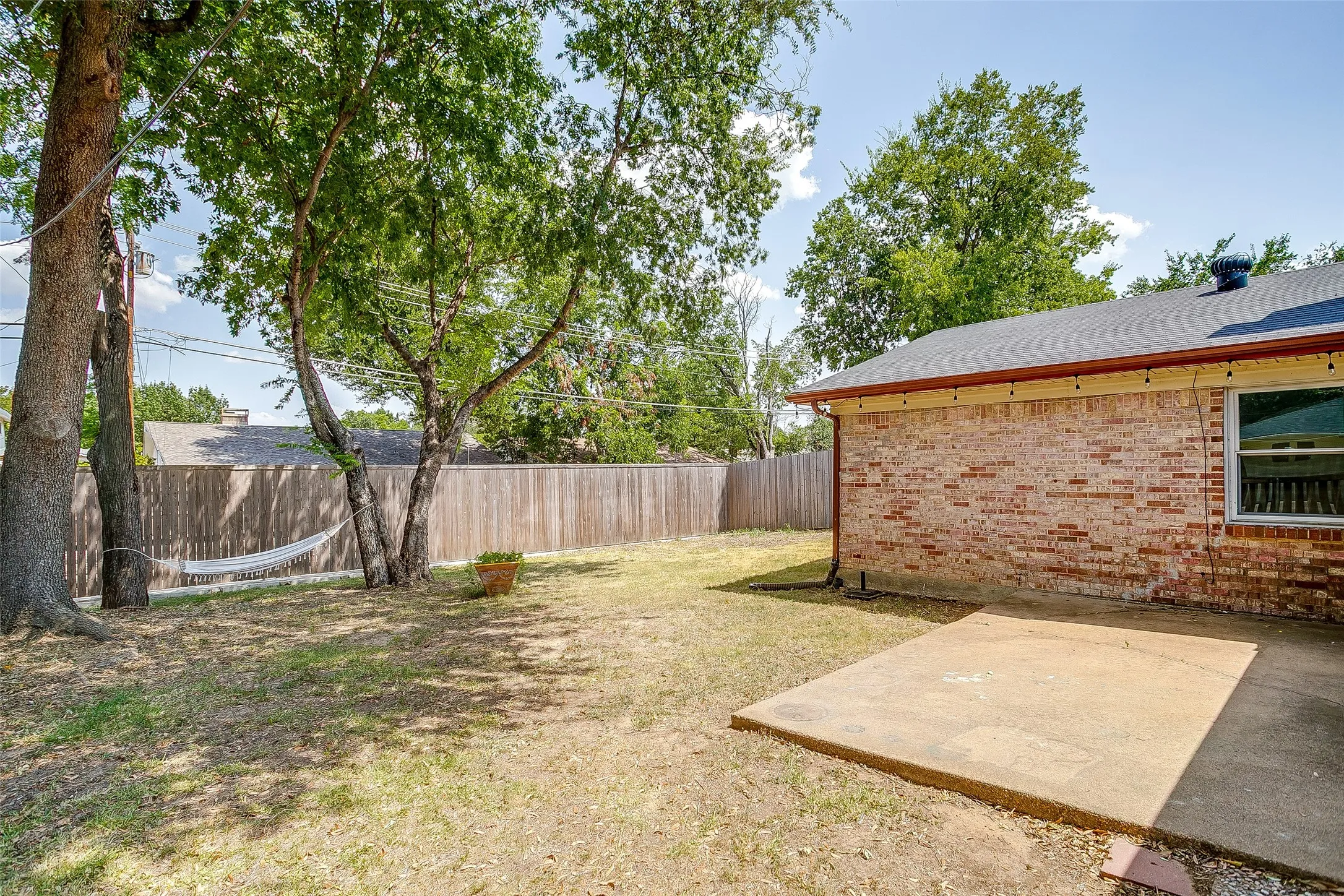 Single Family Residence For Sale in Dallas County , 2617 Magnolia Drive, Irving, Texas 75062, 4 Bedroom, 2 Bathroom, 2 Garage spaces, 2,318 Sqft, built in 1967, mls#21352412, Real Estate Agent in Irving, Homes For Sale in Dallas county, Homes For Sale in Irving, Realtor in Irving Texas, Real Estate Brokerage Independent Realty Texas, Luminita Cordes Realtor