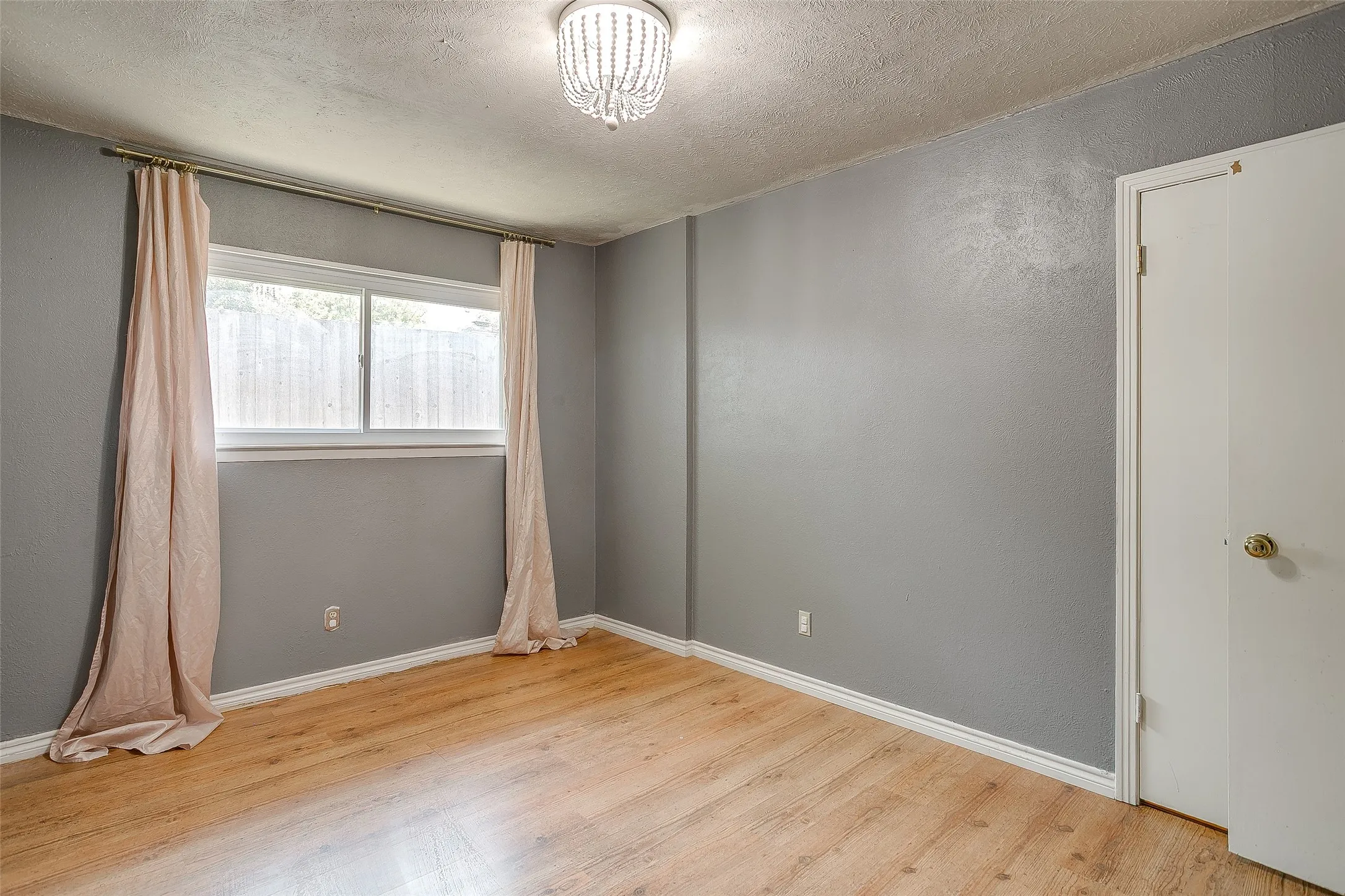 Single Family Residence For Sale in Dallas County , 2617 Magnolia Drive, Irving, Texas 75062, 4 Bedroom, 2 Bathroom, 2 Garage spaces, 2,318 Sqft, built in 1967, mls#21352412, Real Estate Agent in Irving, Homes For Sale in Dallas county, Homes For Sale in Irving, Realtor in Irving Texas, Real Estate Brokerage Independent Realty Texas, Luminita Cordes Realtor