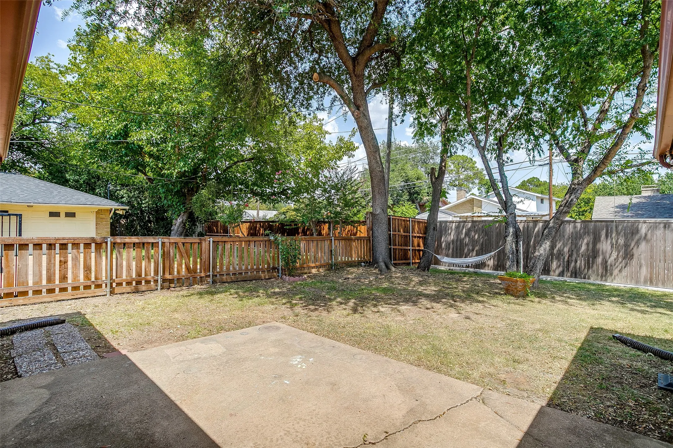 Single Family Residence For Sale in Dallas County , 2617 Magnolia Drive, Irving, Texas 75062, 4 Bedroom, 2 Bathroom, 2 Garage spaces, 2,318 Sqft, built in 1967, mls#21352412, Real Estate Agent in Irving, Homes For Sale in Dallas county, Homes For Sale in Irving, Realtor in Irving Texas, Real Estate Brokerage Independent Realty Texas, Luminita Cordes Realtor