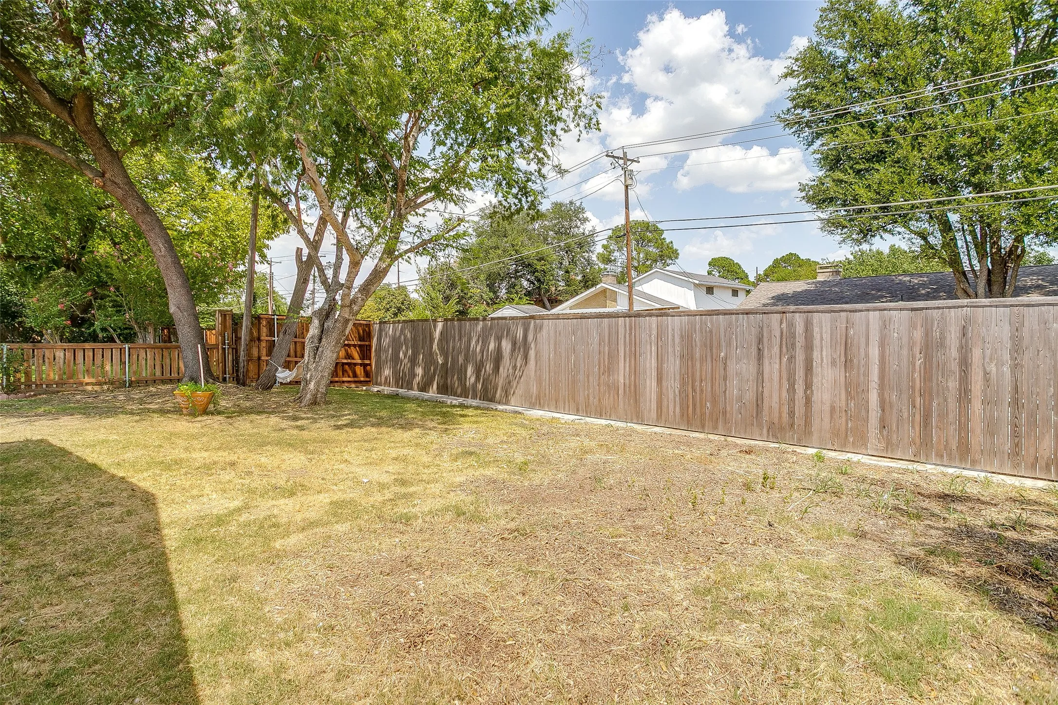 Single Family Residence For Sale in Dallas County , 2617 Magnolia Drive, Irving, Texas 75062, 4 Bedroom, 2 Bathroom, 2 Garage spaces, 2,318 Sqft, built in 1967, mls#21352412, Real Estate Agent in Irving, Homes For Sale in Dallas county, Homes For Sale in Irving, Realtor in Irving Texas, Real Estate Brokerage Independent Realty Texas, Luminita Cordes Realtor