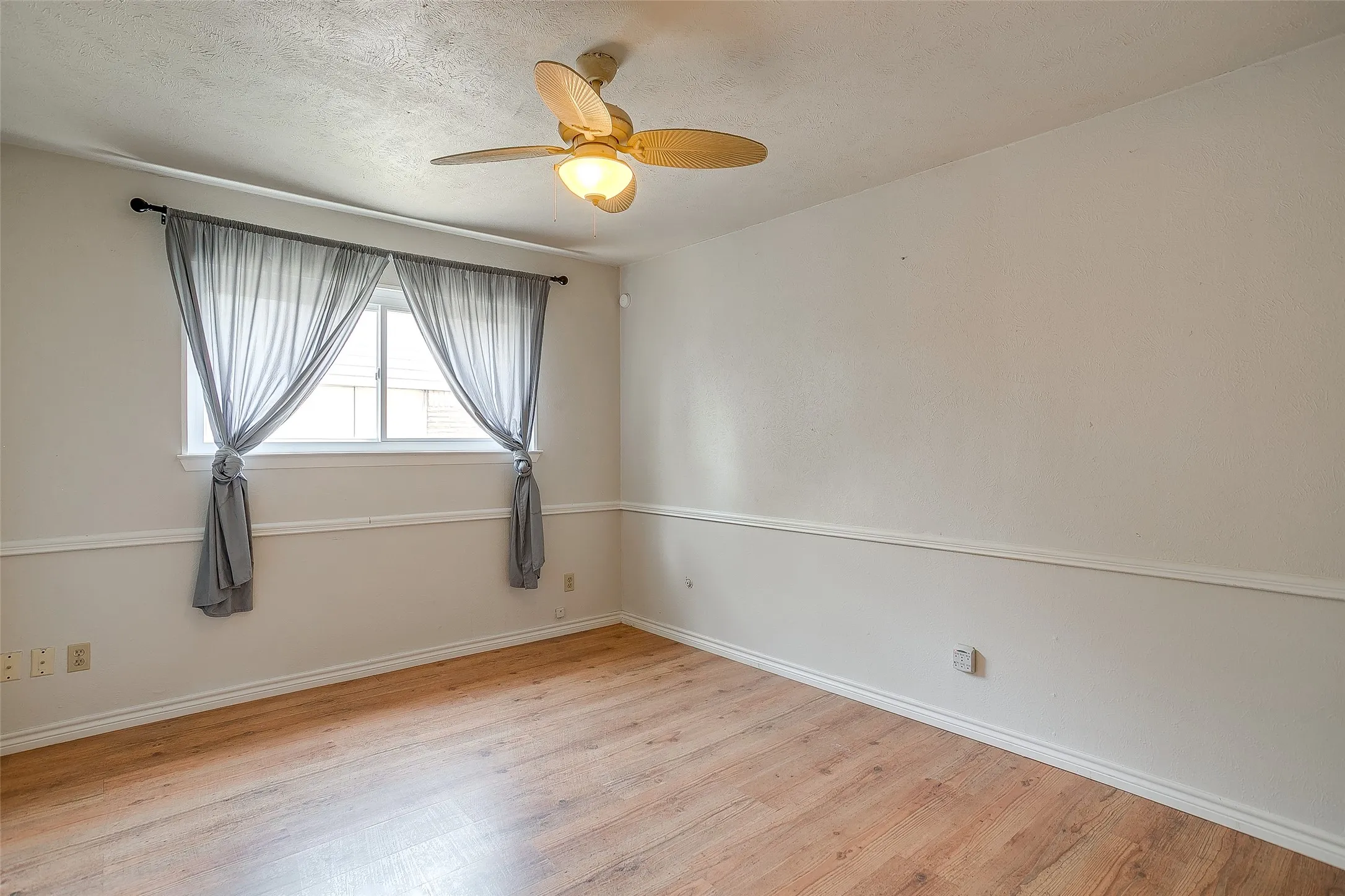 Single Family Residence For Sale in Dallas County , 2617 Magnolia Drive, Irving, Texas 75062, 4 Bedroom, 2 Bathroom, 2 Garage spaces, 2,318 Sqft, built in 1967, mls#21352412, Real Estate Agent in Irving, Homes For Sale in Dallas county, Homes For Sale in Irving, Realtor in Irving Texas, Real Estate Brokerage Independent Realty Texas, Luminita Cordes Realtor