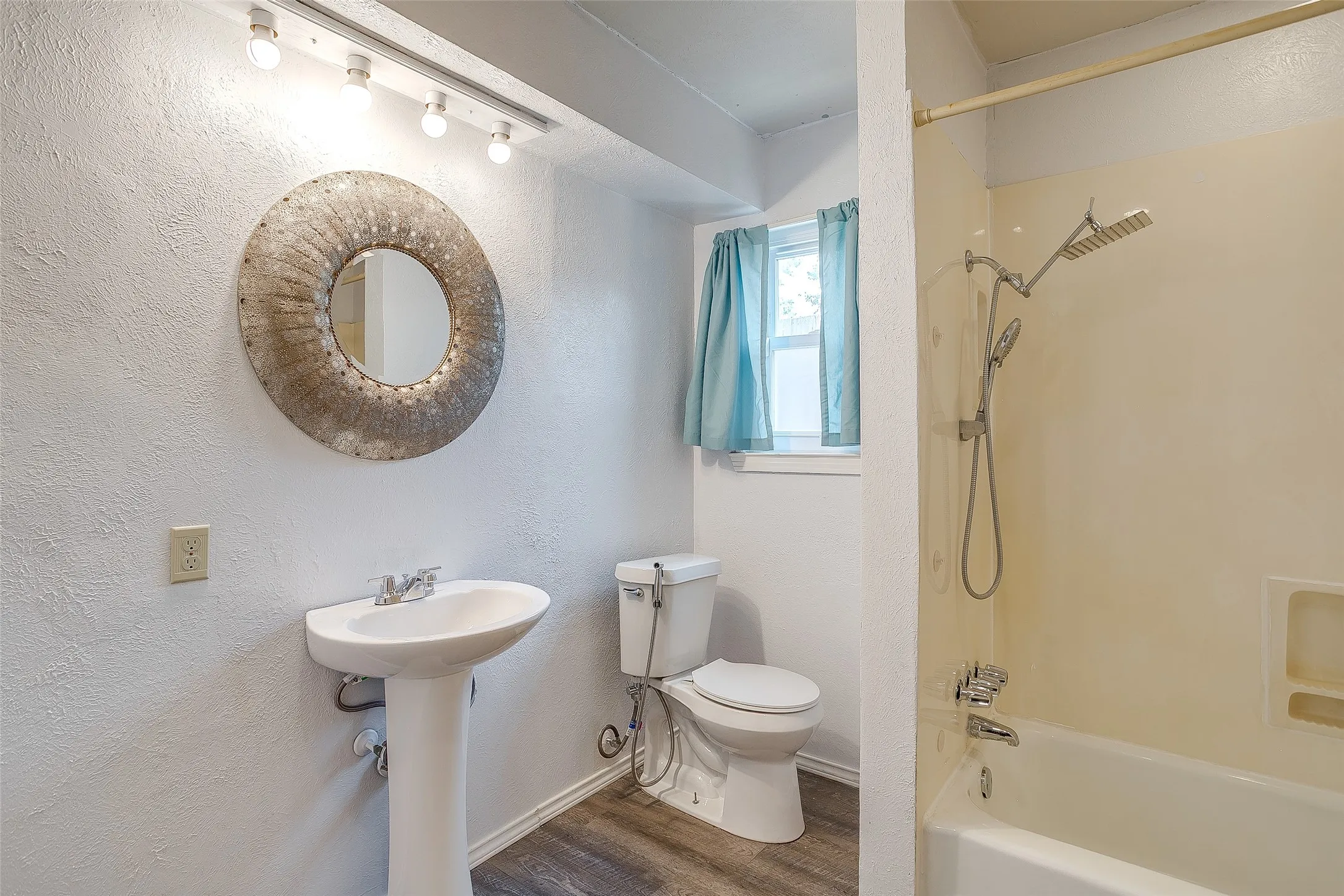 Single Family Residence For Sale in Dallas County , 2617 Magnolia Drive, Irving, Texas 75062, 4 Bedroom, 2 Bathroom, 2 Garage spaces, 2,318 Sqft, built in 1967, mls#21352412, Real Estate Agent in Irving, Homes For Sale in Dallas county, Homes For Sale in Irving, Realtor in Irving Texas, Real Estate Brokerage Independent Realty Texas, Luminita Cordes Realtor