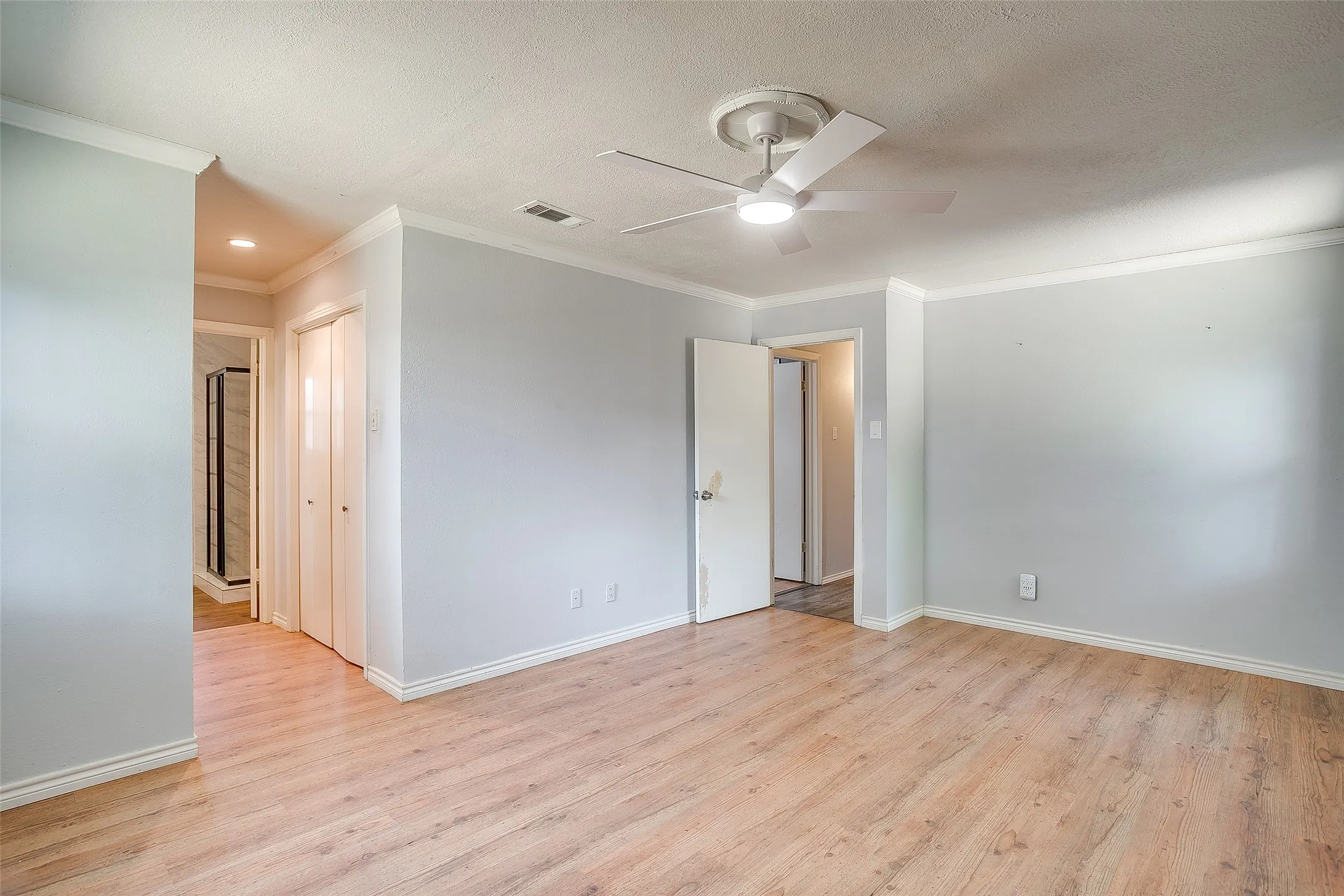 Single Family Residence For Sale in Dallas County , 2617 Magnolia Drive, Irving, Texas 75062, 4 Bedroom, 2 Bathroom, 2 Garage spaces, 2,318 Sqft, built in 1967, mls#21352412, Real Estate Agent in Irving, Homes For Sale in Dallas county, Homes For Sale in Irving, Realtor in Irving Texas, Real Estate Brokerage Independent Realty Texas, Luminita Cordes Realtor