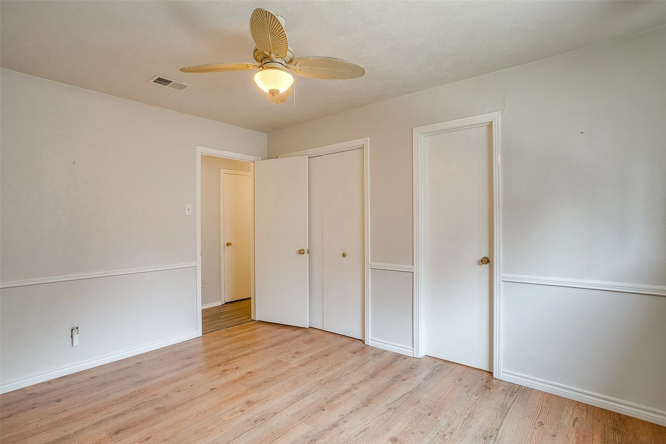 Single Family Residence For Sale in Dallas County , 2617 Magnolia Drive, Irving, Texas 75062, 4 Bedroom, 2 Bathroom, 2 Garage spaces, 2,318 Sqft, built in 1967, mls#21352412, Real Estate Agent in Irving, Homes For Sale in Dallas county, Homes For Sale in Irving, Realtor in Irving Texas, Real Estate Brokerage Independent Realty Texas, Luminita Cordes Realtor