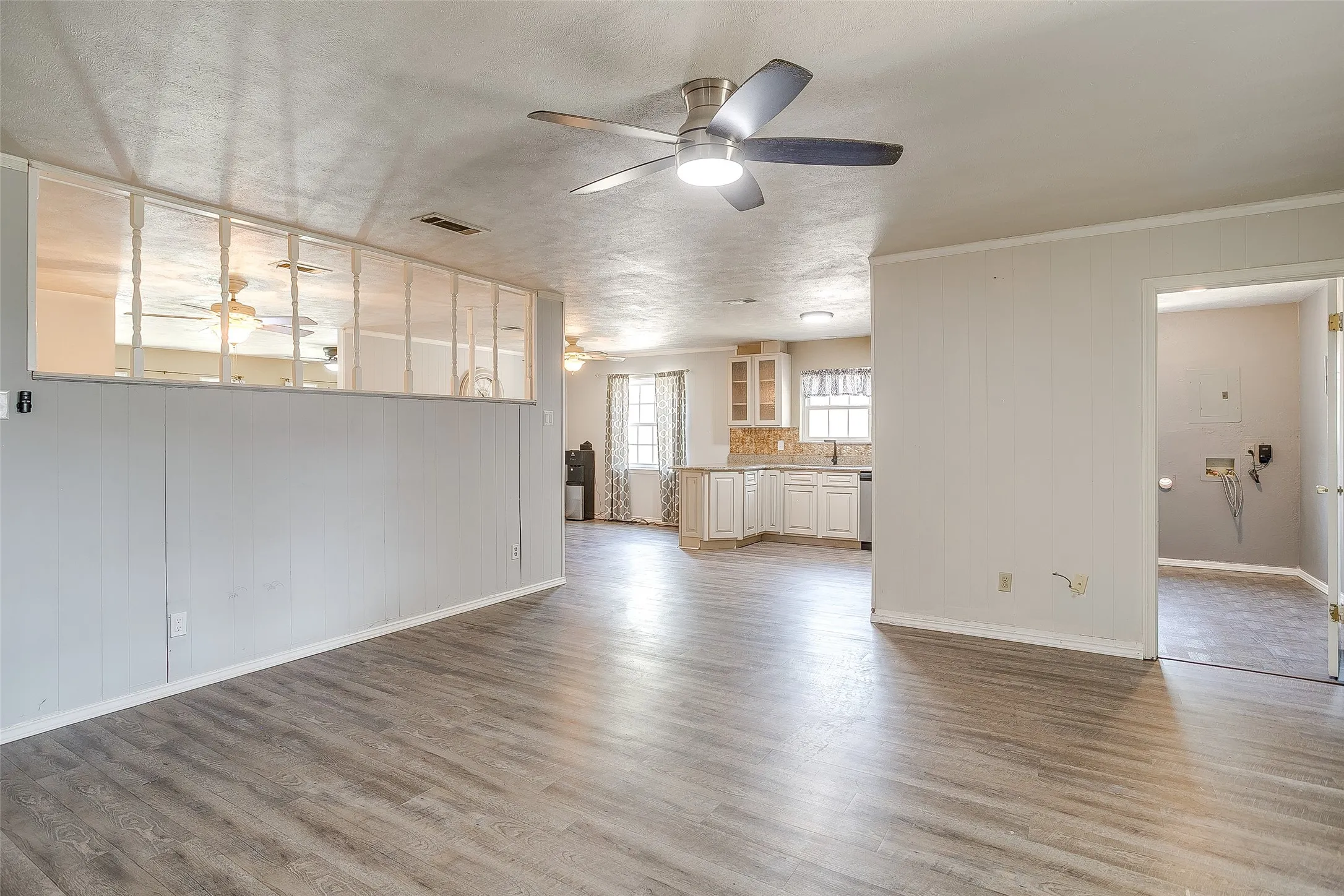 Single Family Residence For Sale in Dallas County , 2617 Magnolia Drive, Irving, Texas 75062, 4 Bedroom, 2 Bathroom, 2 Garage spaces, 2,318 Sqft, built in 1967, mls#21352412, Real Estate Agent in Irving, Homes For Sale in Dallas county, Homes For Sale in Irving, Realtor in Irving Texas, Real Estate Brokerage Independent Realty Texas, Luminita Cordes Realtor