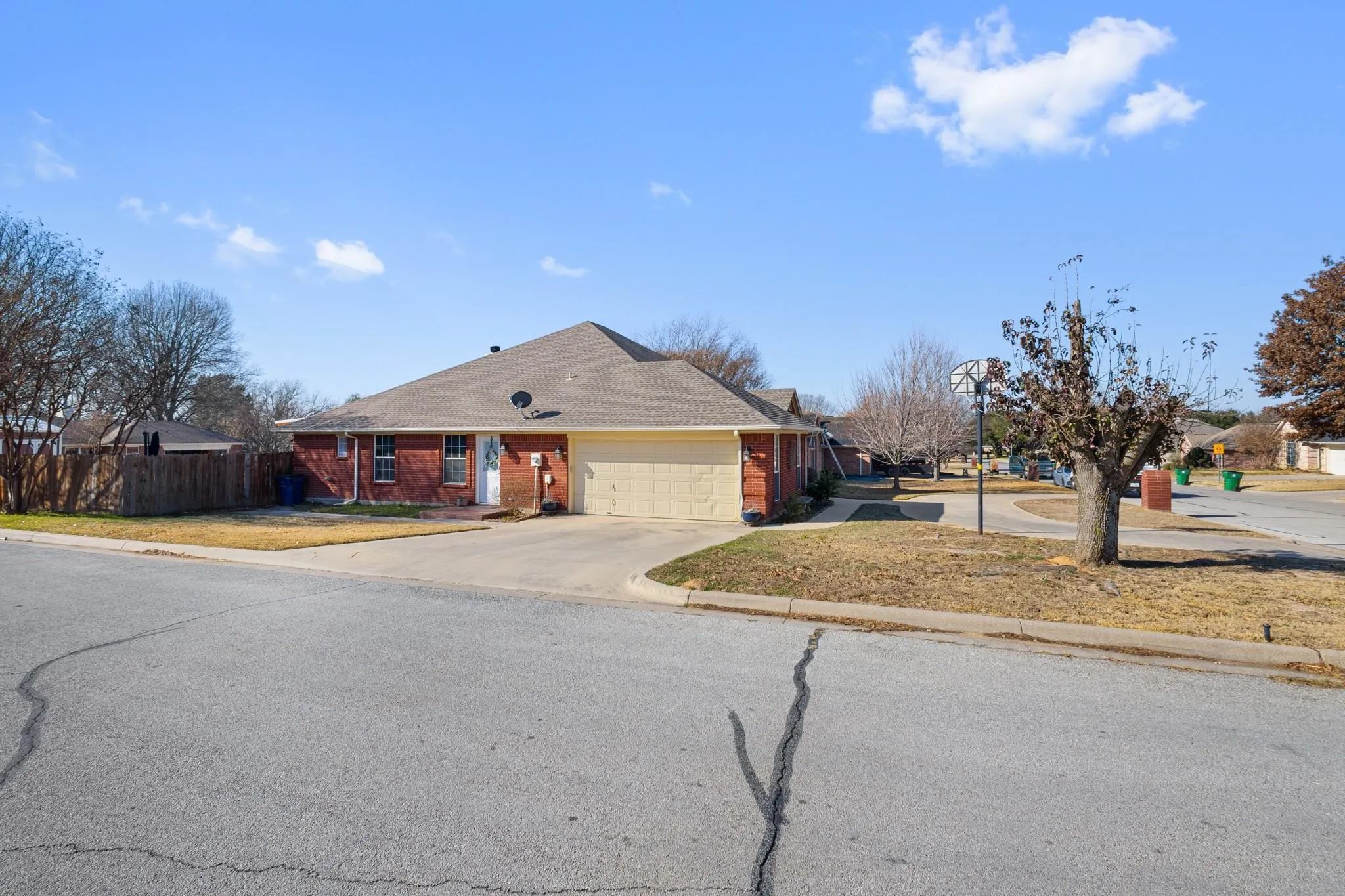 Single Family Residence For Sale in Wise County , 1701 Oakmeadow Drive, Decatur, Texas 76234, 4 Bedroom, 3 Bathroom, 2 Garage spaces, 2,123 Sqft, built in 1998, mls#21353138, Real Estate Agent in Decatur, Homes For Sale in Wise county, Homes For Sale in Decatur, Realtor in Decatur Texas, Real Estate Brokerage Independent Realty Texas, Luminita Cordes Realtor