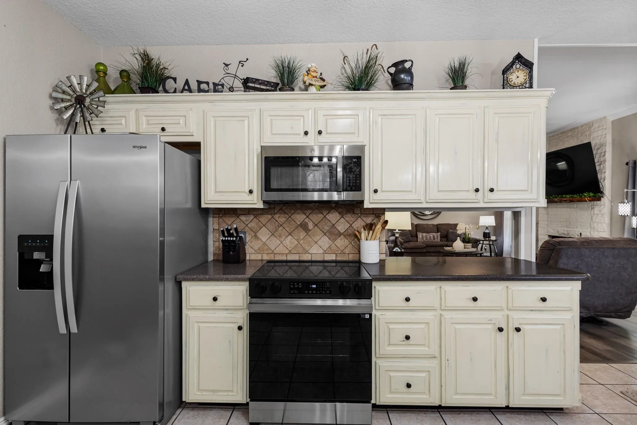 Single Family Residence For Sale in Wise County , 1701 Oakmeadow Drive, Decatur, Texas 76234, 4 Bedroom, 3 Bathroom, 2 Garage spaces, 2,123 Sqft, built in 1998, mls#21353138, Real Estate Agent in Decatur, Homes For Sale in Wise county, Homes For Sale in Decatur, Realtor in Decatur Texas, Real Estate Brokerage Independent Realty Texas, Luminita Cordes Realtor