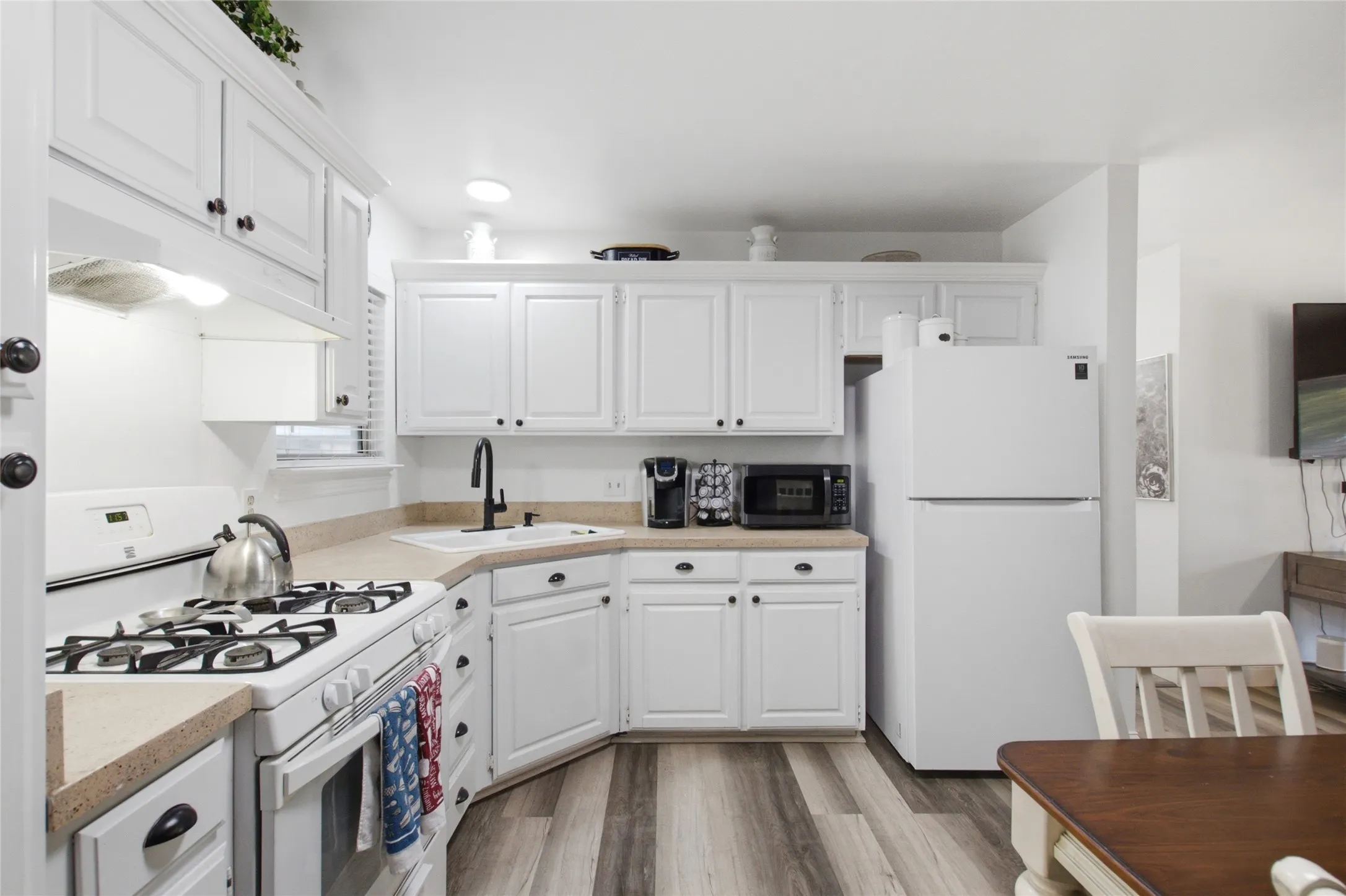 Single Family Residence For Sale in Tarrant County , 1010 Denton Drive, Euless, Texas 76039, 3 Bedroom, 1 Bathroom, Garage spaces, 950 Sqft, built in 1958, mls#21352912, Real Estate Agent in Euless, Homes For Sale in Tarrant county, Homes For Sale in Euless, Realtor in Euless Texas, Real Estate Brokerage Independent Realty Texas, Luminita Cordes Realtor