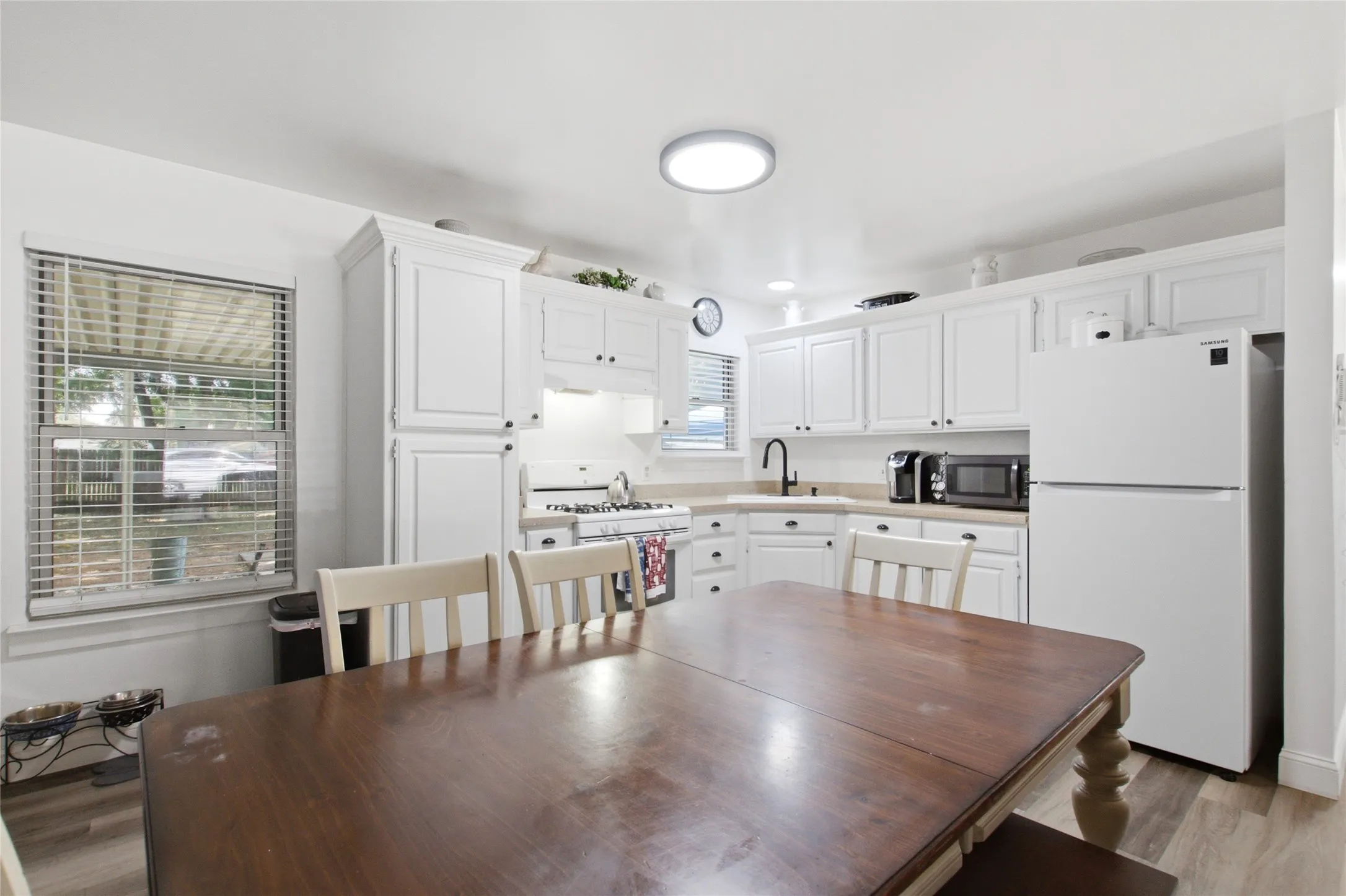 Single Family Residence For Sale in Tarrant County , 1010 Denton Drive, Euless, Texas 76039, 3 Bedroom, 1 Bathroom, Garage spaces, 950 Sqft, built in 1958, mls#21352912, Real Estate Agent in Euless, Homes For Sale in Tarrant county, Homes For Sale in Euless, Realtor in Euless Texas, Real Estate Brokerage Independent Realty Texas, Luminita Cordes Realtor
