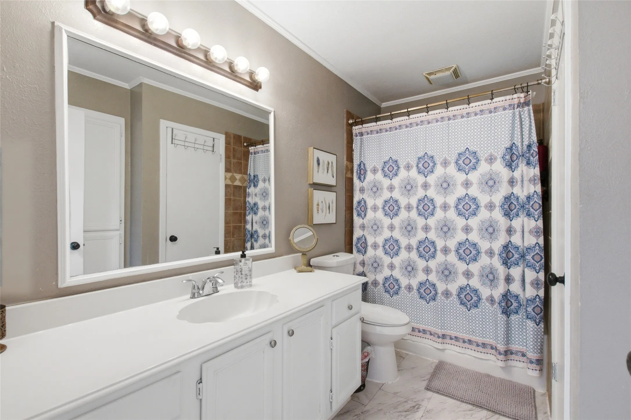 Single Family Residence For Sale in Tarrant County , 1010 Denton Drive, Euless, Texas 76039, 3 Bedroom, 1 Bathroom, Garage spaces, 950 Sqft, built in 1958, mls#21352912, Real Estate Agent in Euless, Homes For Sale in Tarrant county, Homes For Sale in Euless, Realtor in Euless Texas, Real Estate Brokerage Independent Realty Texas, Luminita Cordes Realtor