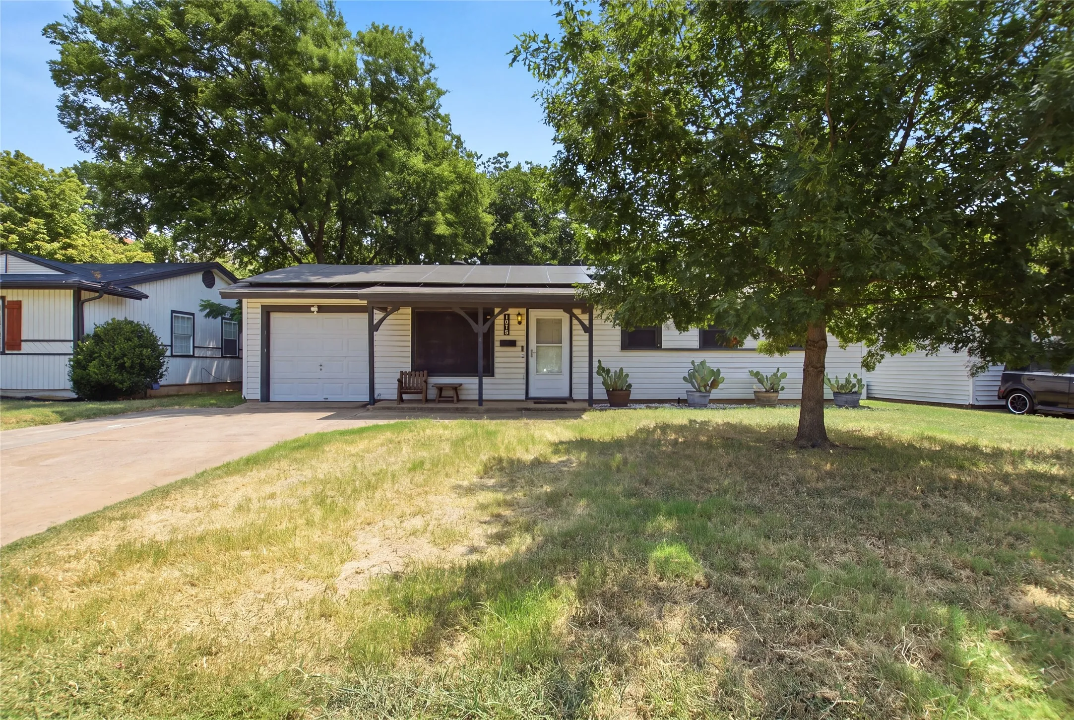 Single Family Residence For Sale in Tarrant County , 1010 Denton Drive, Euless, Texas 76039, 3 Bedroom, 1 Bathroom, Garage spaces, 950 Sqft, built in 1958, mls#21352912, Real Estate Agent in Euless, Homes For Sale in Tarrant county, Homes For Sale in Euless, Realtor in Euless Texas, Real Estate Brokerage Independent Realty Texas, Luminita Cordes Realtor