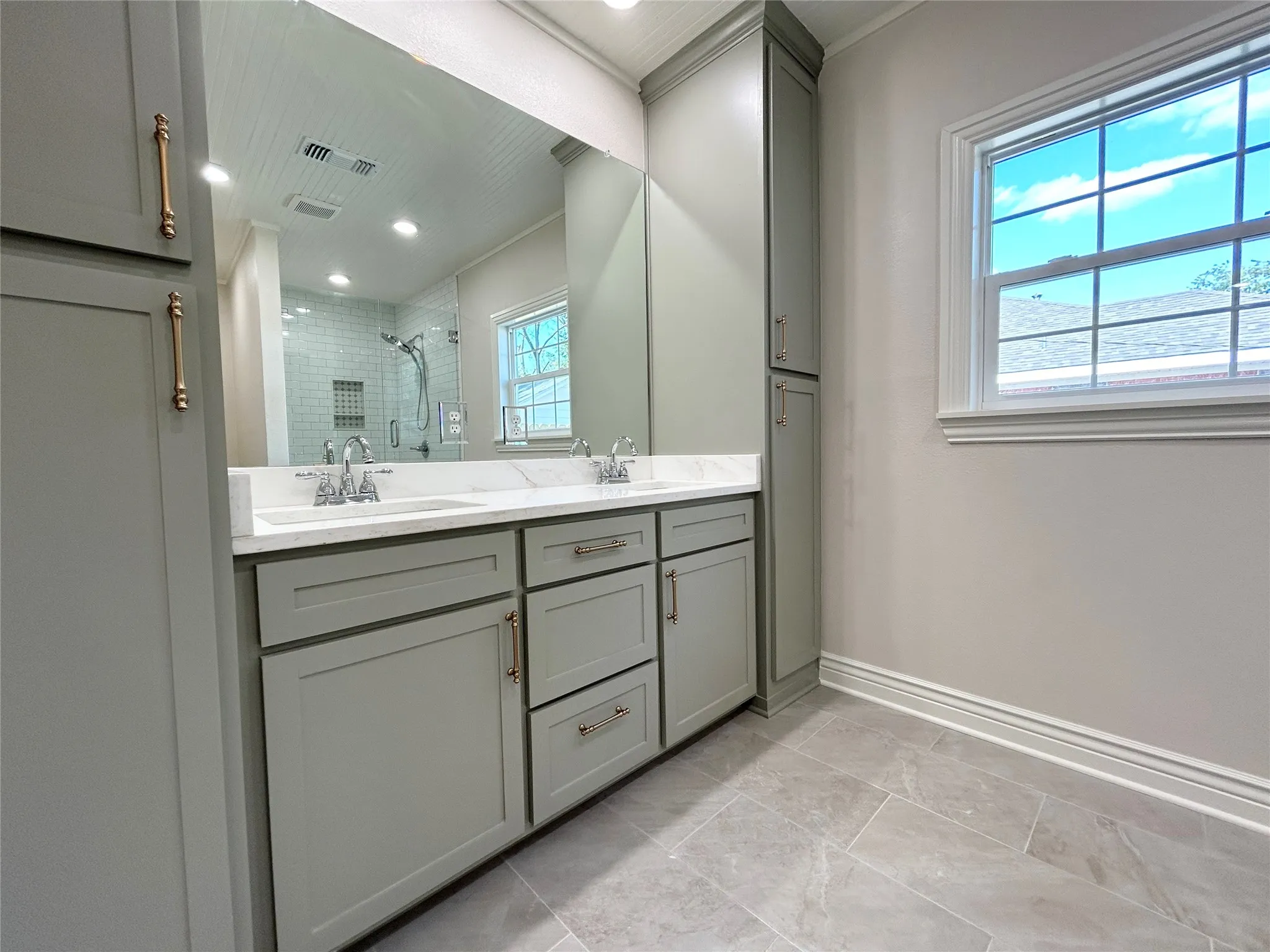 Single Family Residence For Sale in Hopkins County , 118 Kyle Street, Sulphur Springs, Texas 75482, 2 Bedroom, 2 Bathroom, Garage spaces, 1,390 Sqft, built in 1935, mls#21353152, Real Estate Agent in Sulphur Springs, Homes For Sale in Hopkins county, Homes For Sale in Sulphur Springs, Realtor in Sulphur Springs Texas, Real Estate Brokerage Independent Realty Texas, Luminita Cordes Realtor