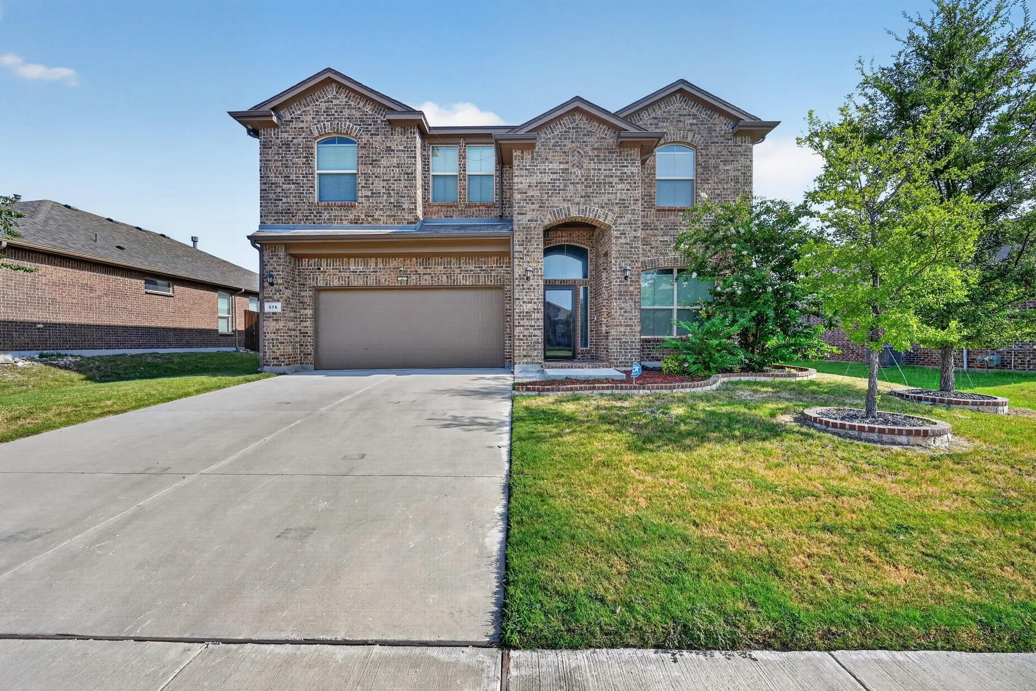 Single Family Residence For Sale in Tarrant County , 576 Pendennis Drive, Saginaw, Texas 76131, 4 Bedroom, 4 Bathroom, 2 Garage spaces, 2,859 Sqft, built in 2019, mls#21350768, Real Estate Agent in Saginaw, Homes For Sale in Tarrant county, Homes For Sale in Saginaw, Realtor in Saginaw Texas, Real Estate Brokerage Independent Realty Texas, Luminita Cordes Realtor