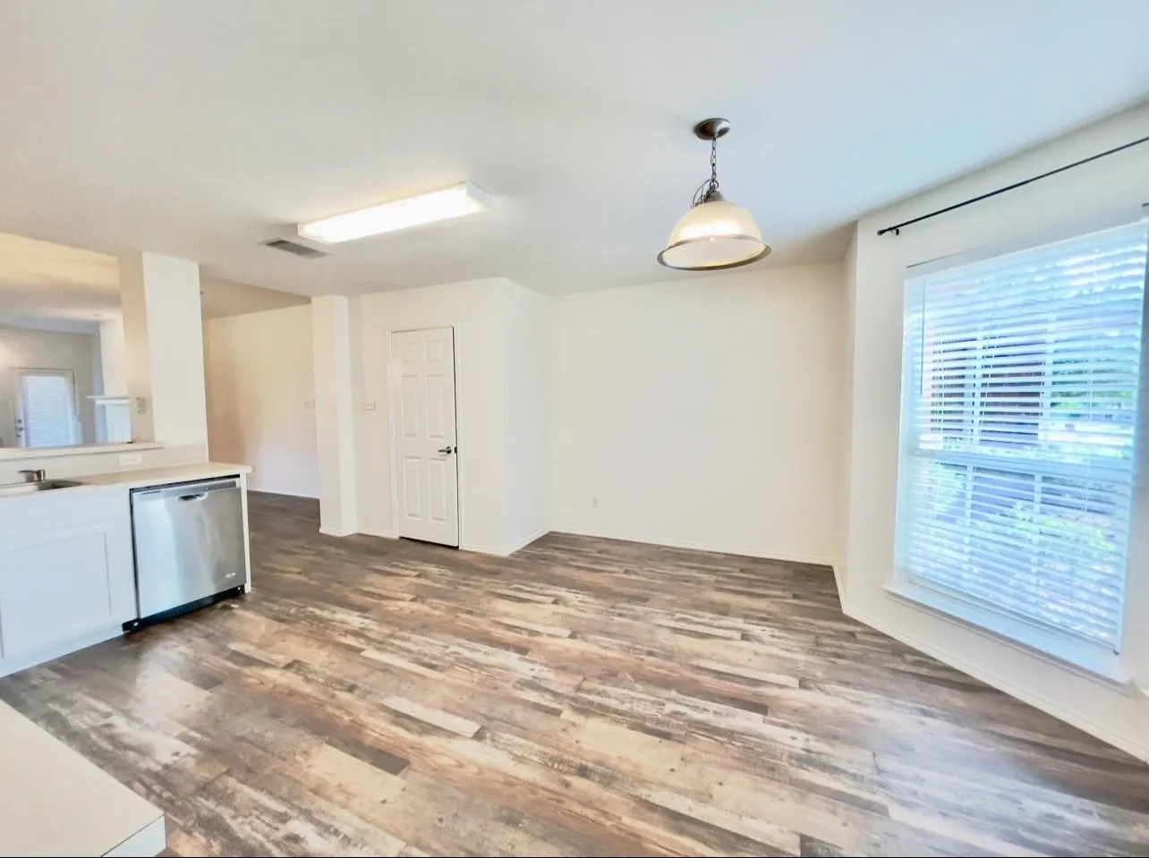 Single Family Residence For Sale in Denton County , 9117 Bastille Way, Frisco, Texas 75033, 3 Bedroom, 2 Bathroom, 2 Garage spaces, 1,919 Sqft, built in 2002, mls#21353156, Real Estate Agent in Frisco, Homes For Sale in Denton county, Homes For Sale in Frisco, Realtor in Frisco Texas, Real Estate Brokerage Independent Realty Texas, Luminita Cordes Realtor