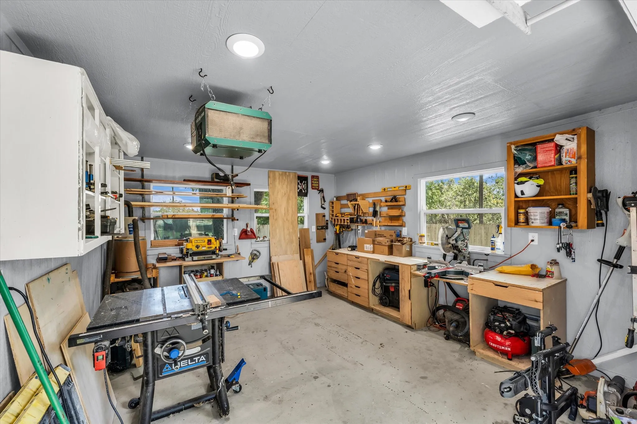 Workshop with electricity