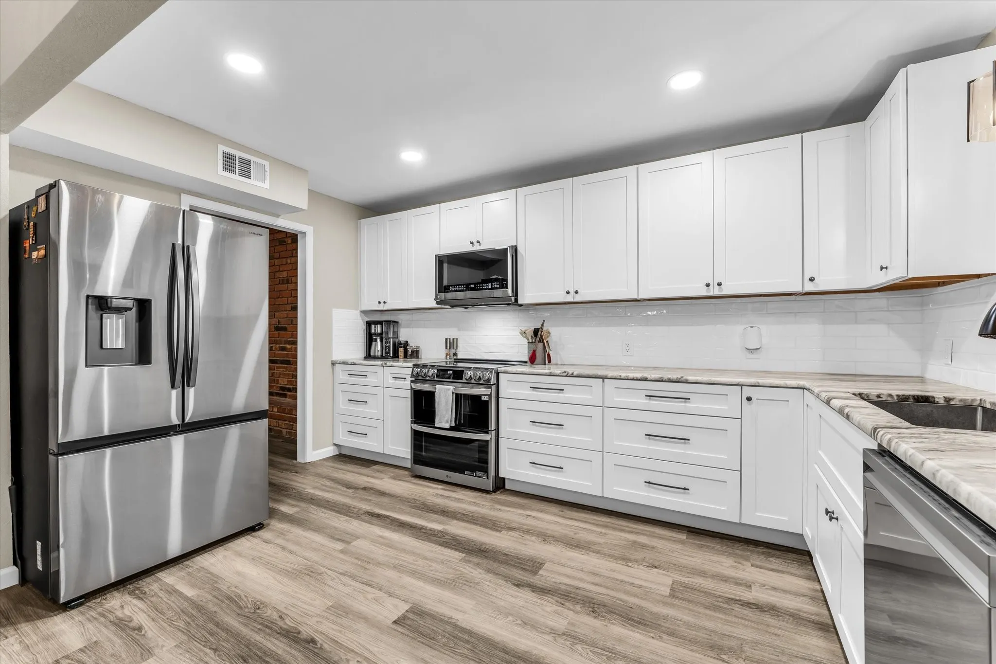 Single Family Residence For Sale in Mc Lennan County , 5206 Chaparral Drive, Waco, Texas 76710, 4 Bedrooms, 3 Bathrooms, Garage spaces, 2,701 Sqft, built in 1976, Price $444,500, mls#21345146, Real Estate Agent in Waco, Homes For Sale in Mc Lennan county, Homes For Sale in Waco, Realtor in Waco Texas, Real Estate Brokerage Independent Realty Texas, Luminita Cordes Realtor