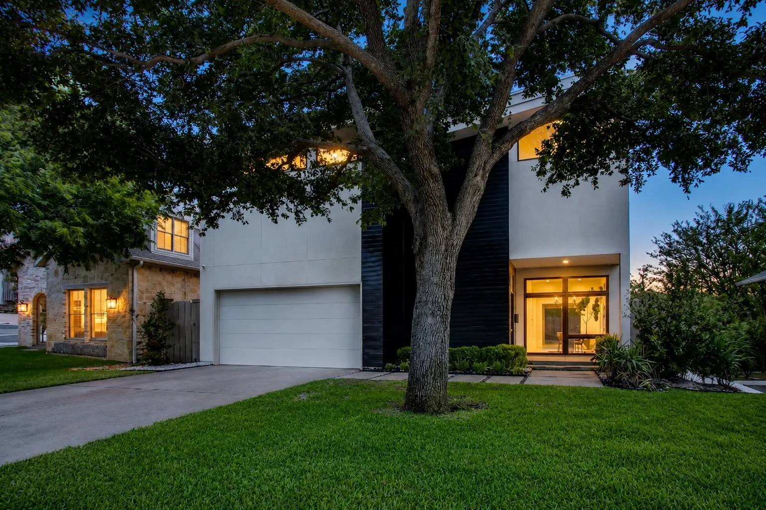 Single Family Residence For Sale in Dallas County , 2215 Madera Street, Dallas, Texas 75206, 3 Bedroom, 3 Bathroom, 2 Garage spaces, 2,738 Sqft, built in 2016, mls#21347105, Real Estate Agent in Dallas, Homes For Sale in Dallas county, Homes For Sale in Dallas, Realtor in Dallas Texas, Real Estate Brokerage Independent Realty Texas, Luminita Cordes Realtor