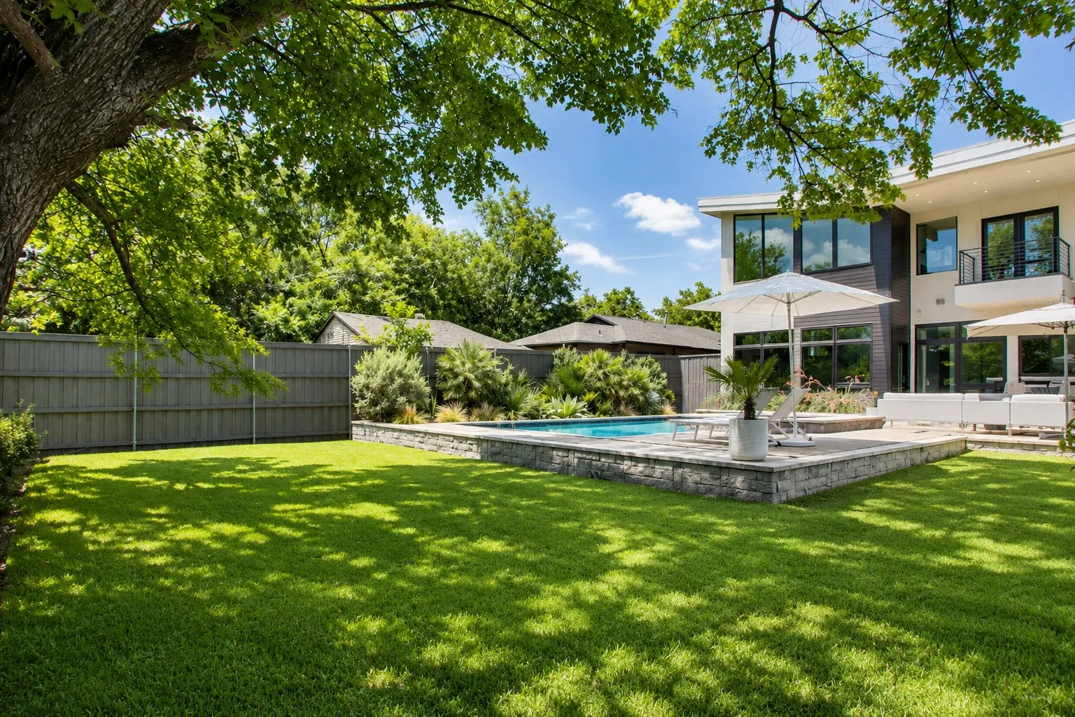Single Family Residence For Sale in Dallas County , 2215 Madera Street, Dallas, Texas 75206, 3 Bedroom, 3 Bathroom, 2 Garage spaces, 2,738 Sqft, built in 2016, mls#21347105, Real Estate Agent in Dallas, Homes For Sale in Dallas county, Homes For Sale in Dallas, Realtor in Dallas Texas, Real Estate Brokerage Independent Realty Texas, Luminita Cordes Realtor