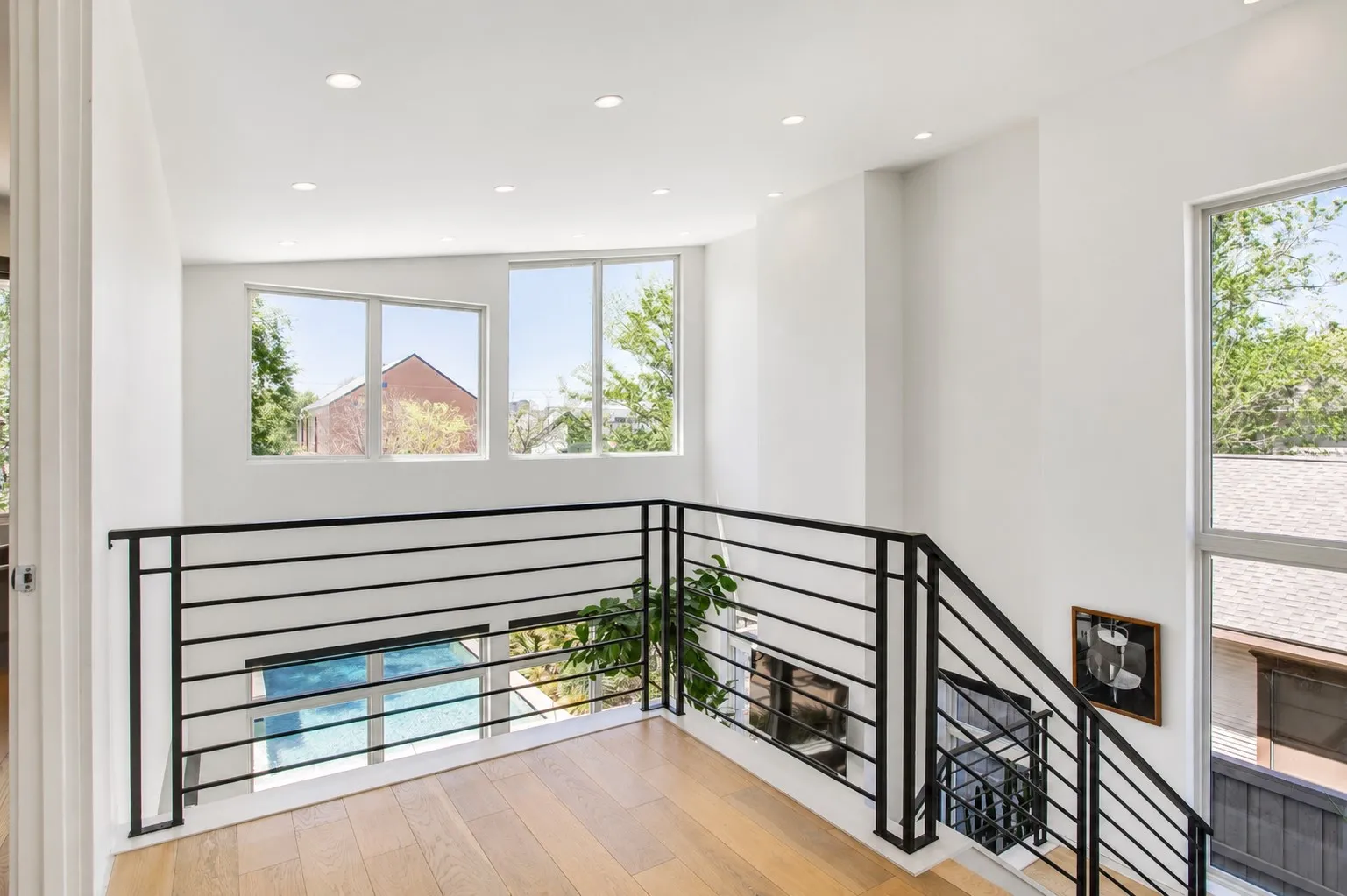 Single Family Residence For Sale in Dallas County , 2215 Madera Street, Dallas, Texas 75206, 3 Bedroom, 3 Bathroom, 2 Garage spaces, 2,738 Sqft, built in 2016, mls#21347105, Real Estate Agent in Dallas, Homes For Sale in Dallas county, Homes For Sale in Dallas, Realtor in Dallas Texas, Real Estate Brokerage Independent Realty Texas, Luminita Cordes Realtor