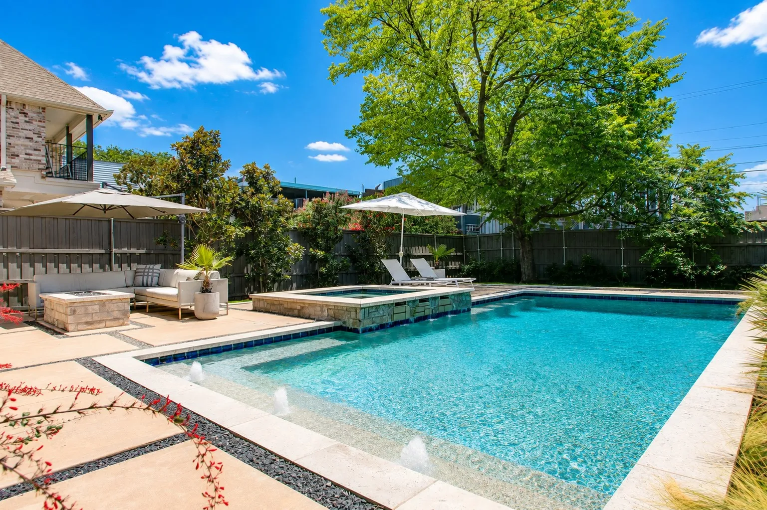 Single Family Residence For Sale in Dallas County , 2215 Madera Street, Dallas, Texas 75206, 3 Bedroom, 3 Bathroom, 2 Garage spaces, 2,738 Sqft, built in 2016, mls#21347105, Real Estate Agent in Dallas, Homes For Sale in Dallas county, Homes For Sale in Dallas, Realtor in Dallas Texas, Real Estate Brokerage Independent Realty Texas, Luminita Cordes Realtor