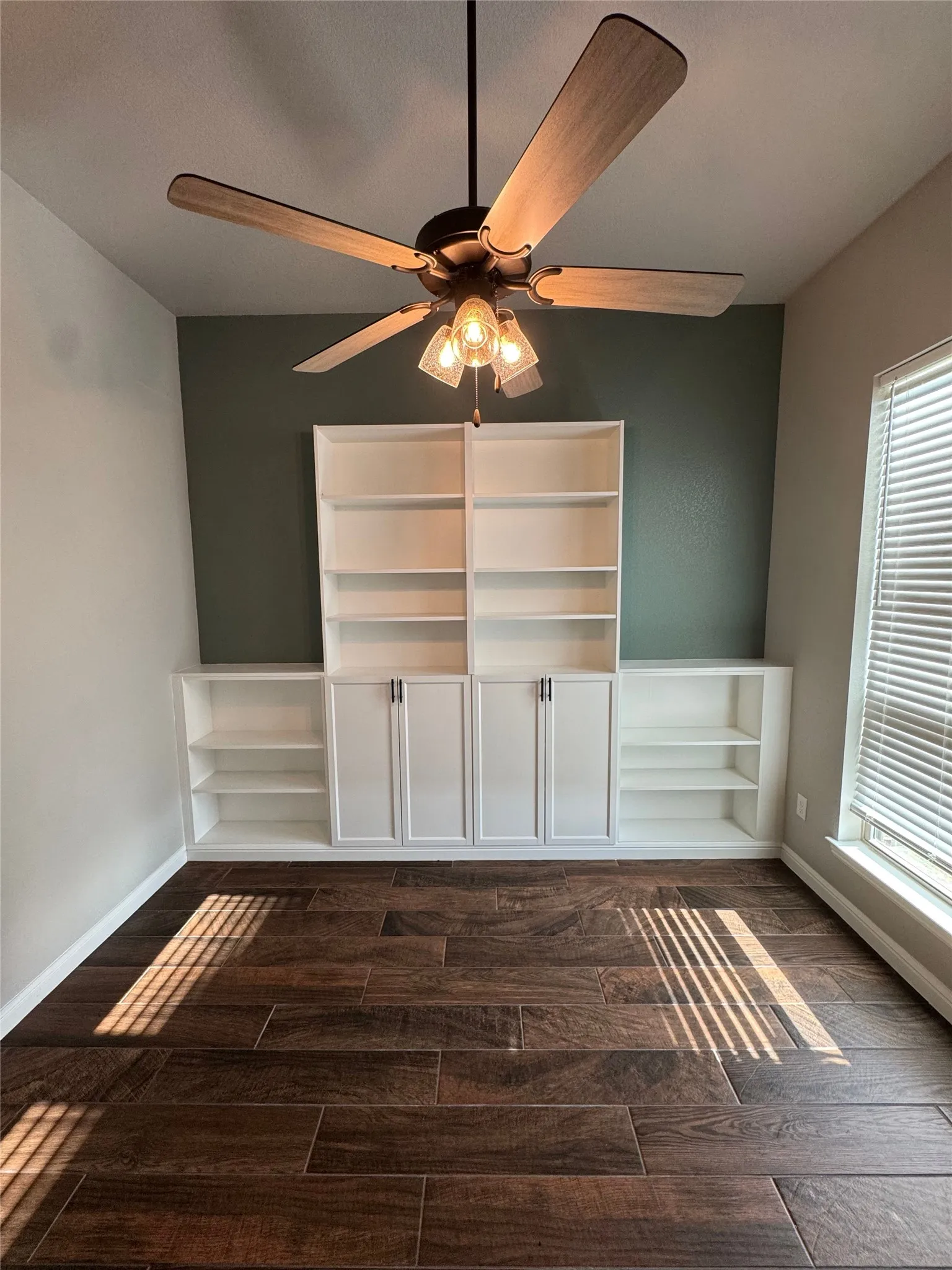 Single Family Residence For Rent in Parker County , 499 Christian Way, Azle, Texas 76020, 4 Bedroom, 2 Bathroom, 3 Garage spaces, 2,400 Sqft, built in 2020, mls#21353163, Real Estate Agent in Azle, Homes For Rent in Parker county, Homes For Rent in Azle, Realtor in Azle Texas, Real Estate Brokerage Independent Realty Texas, Luminita Cordes Realtor