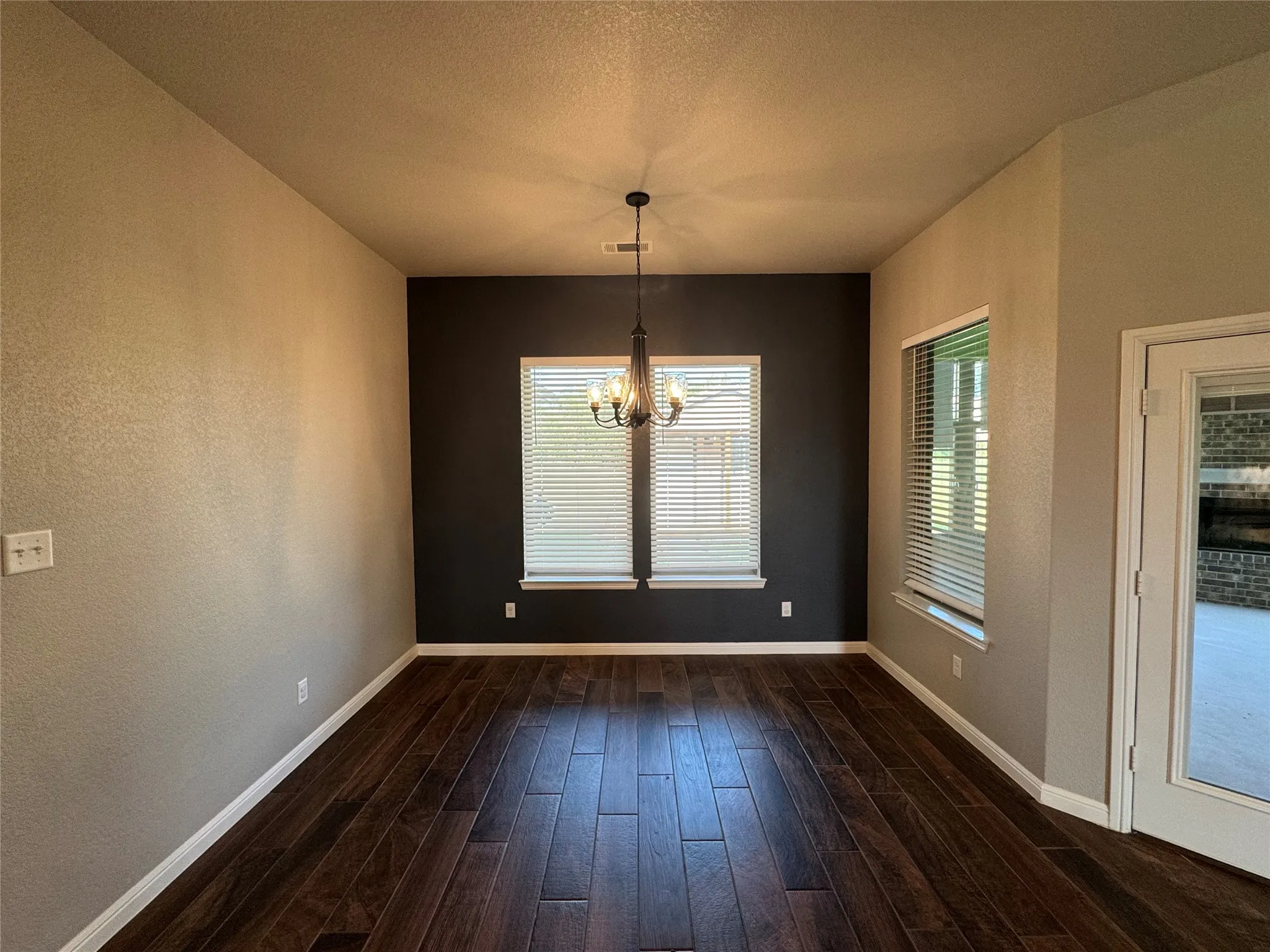 Single Family Residence For Rent in Parker County , 499 Christian Way, Azle, Texas 76020, 4 Bedroom, 2 Bathroom, 3 Garage spaces, 2,400 Sqft, built in 2020, mls#21353163, Real Estate Agent in Azle, Homes For Rent in Parker county, Homes For Rent in Azle, Realtor in Azle Texas, Real Estate Brokerage Independent Realty Texas, Luminita Cordes Realtor