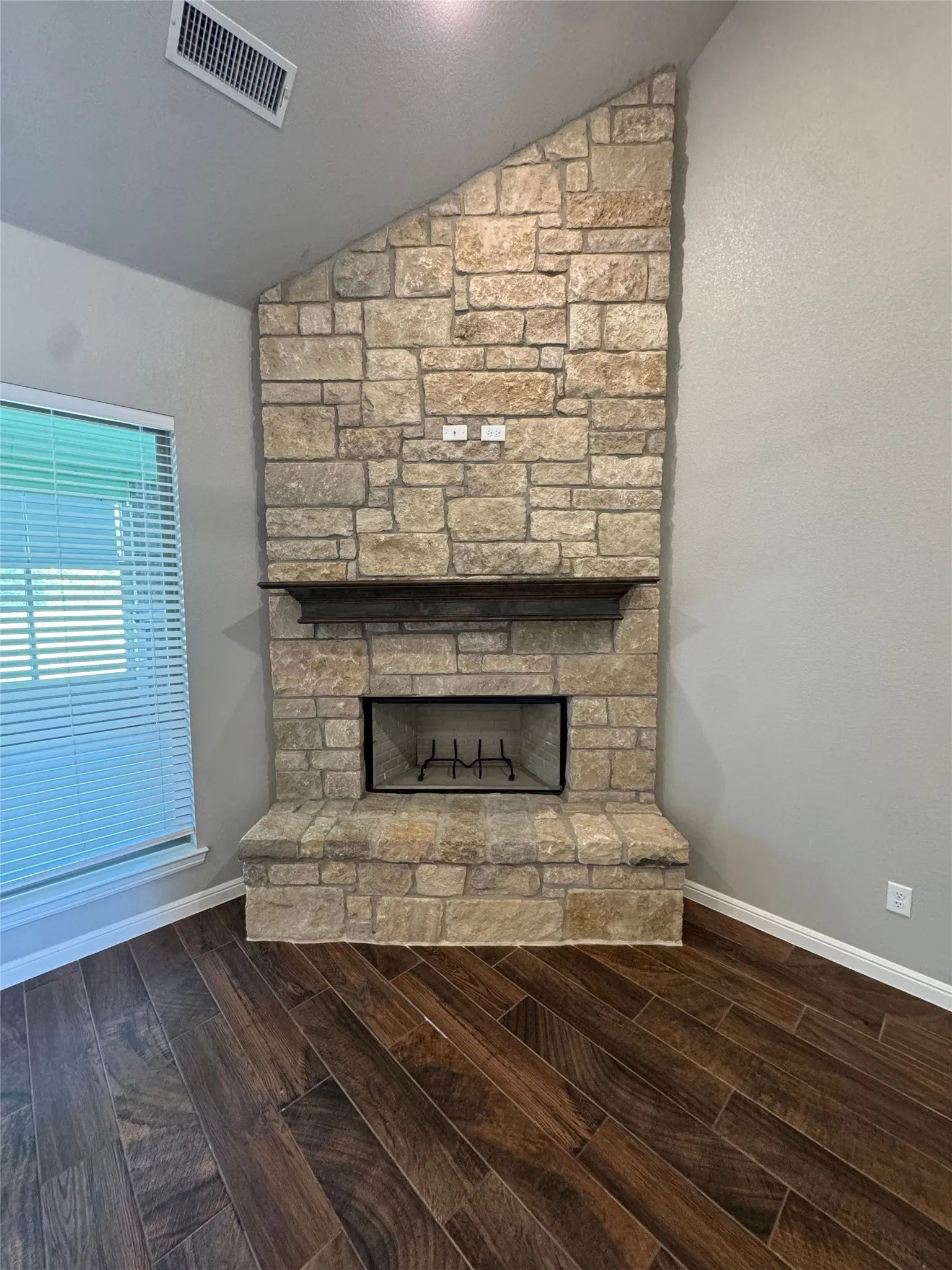 Single Family Residence For Rent in Parker County , 499 Christian Way, Azle, Texas 76020, 4 Bedroom, 2 Bathroom, 3 Garage spaces, 2,400 Sqft, built in 2020, mls#21353163, Real Estate Agent in Azle, Homes For Rent in Parker county, Homes For Rent in Azle, Realtor in Azle Texas, Real Estate Brokerage Independent Realty Texas, Luminita Cordes Realtor